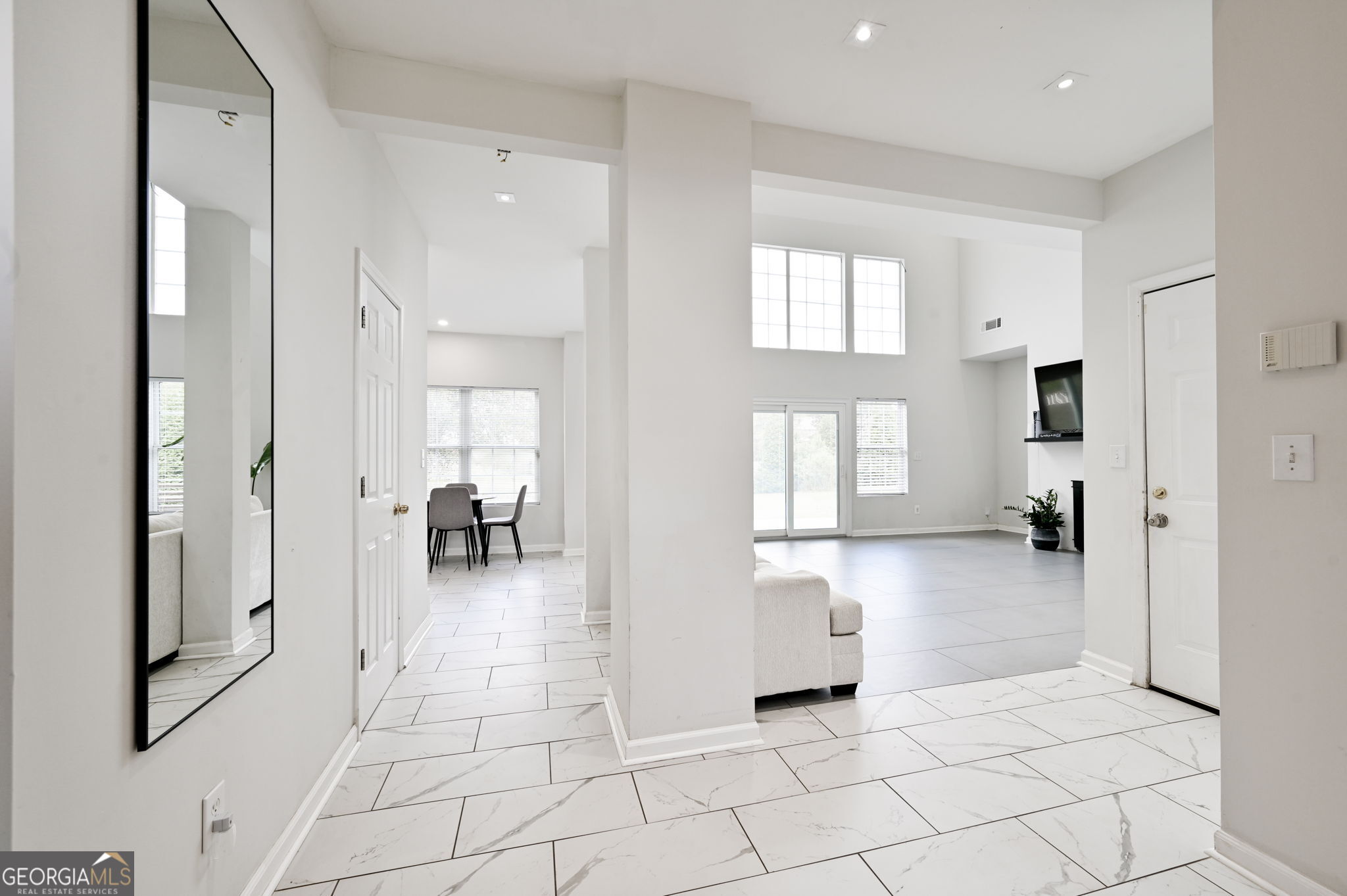 3219 Lindas Circle Se Property Photo 2