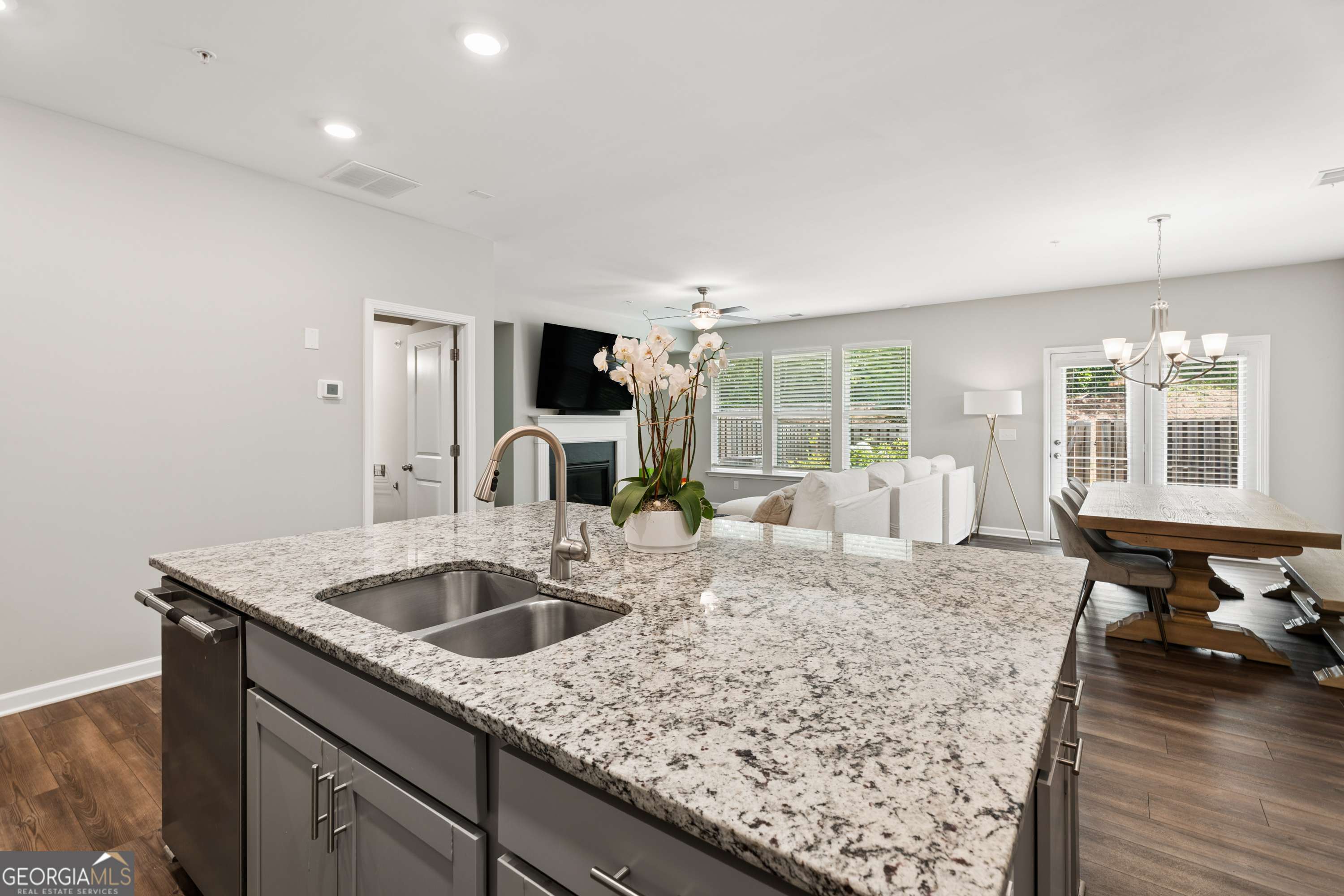 305 Duval Drive Property Photo 5