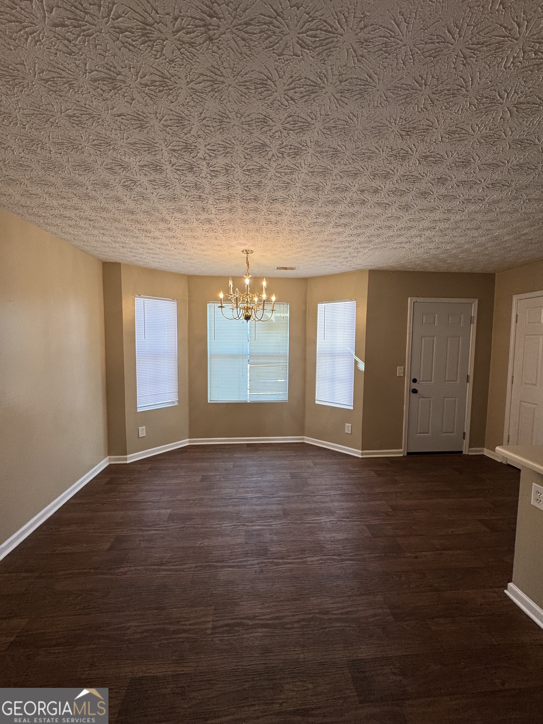 5869 Strathmoor Manor Circle Property Photo 5