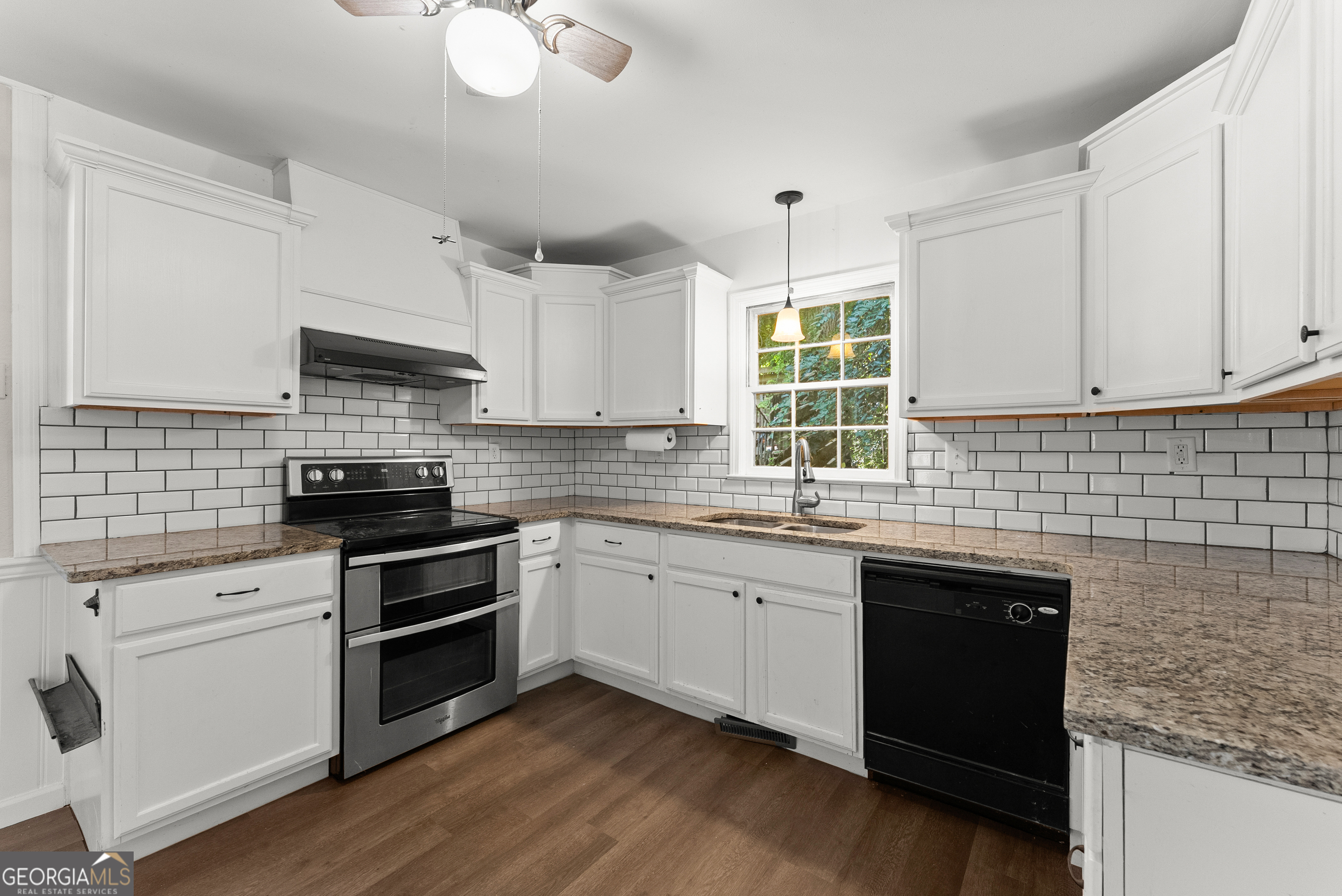 546 Barron Drive Property Photo 14