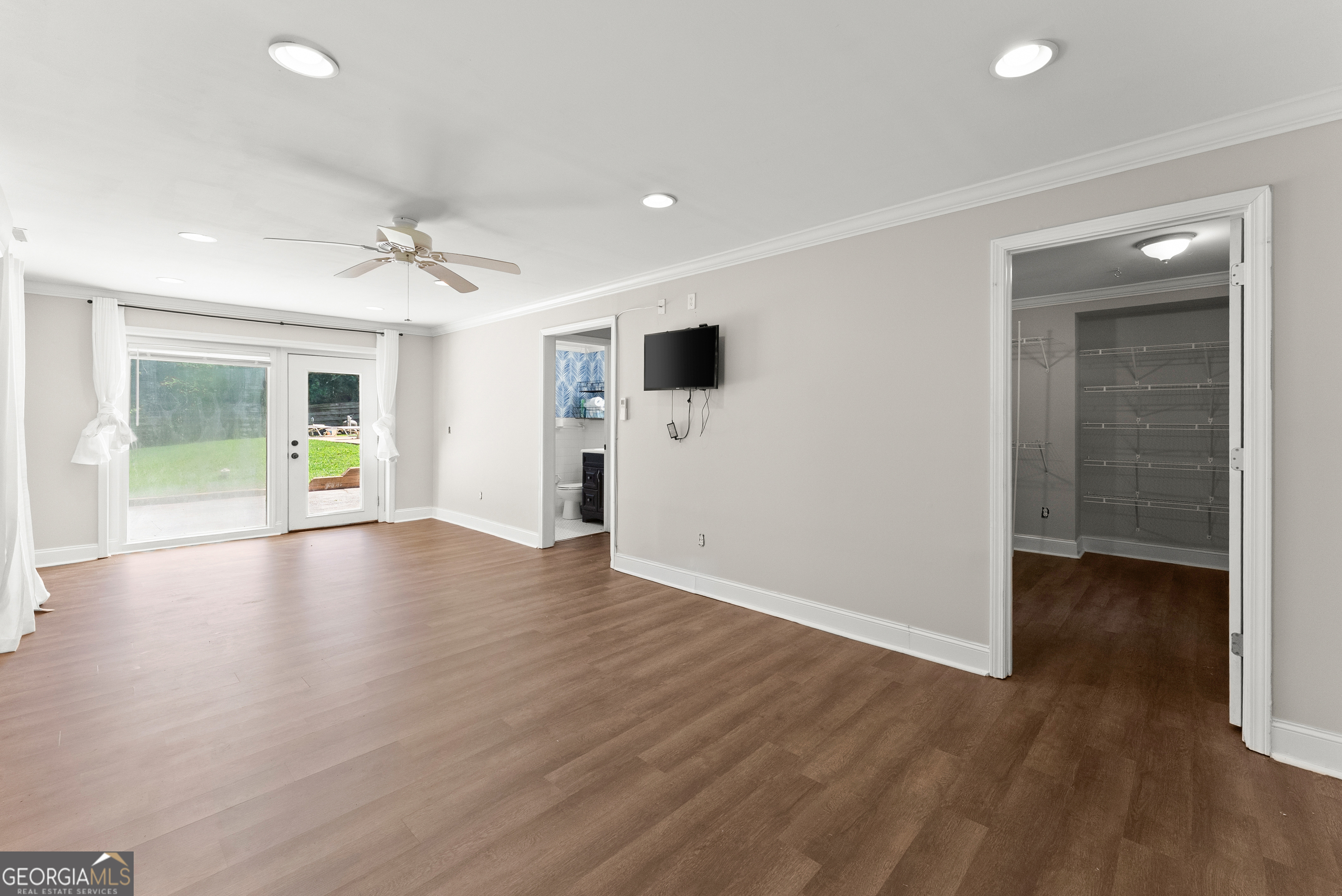 546 Barron Drive Property Photo 21
