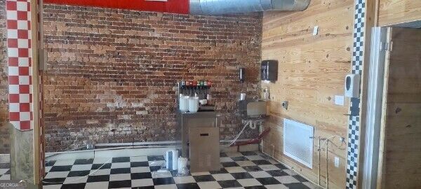 115 E Green Street Property Photo 3