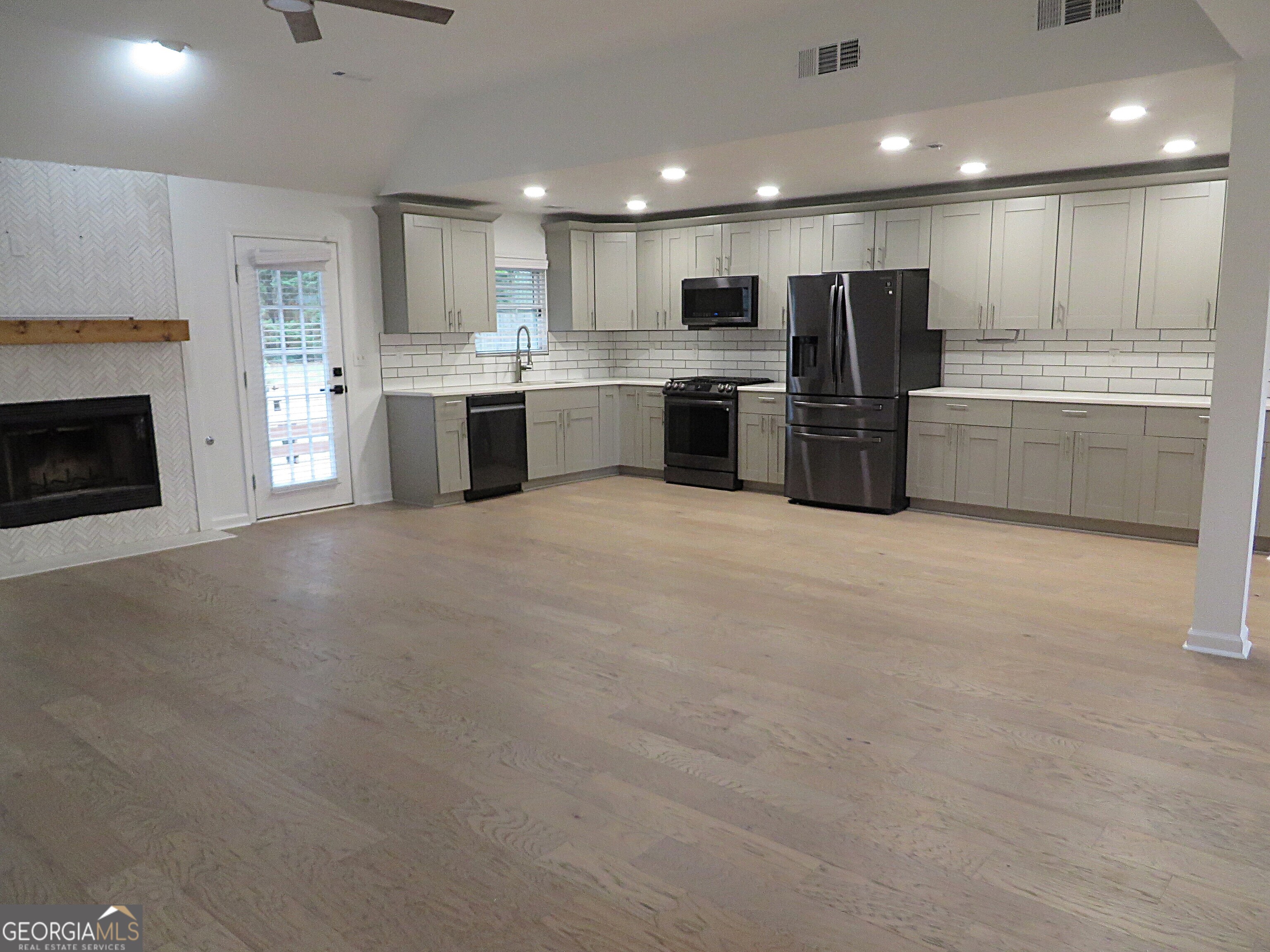 300 Rampart Street Property Photo 5