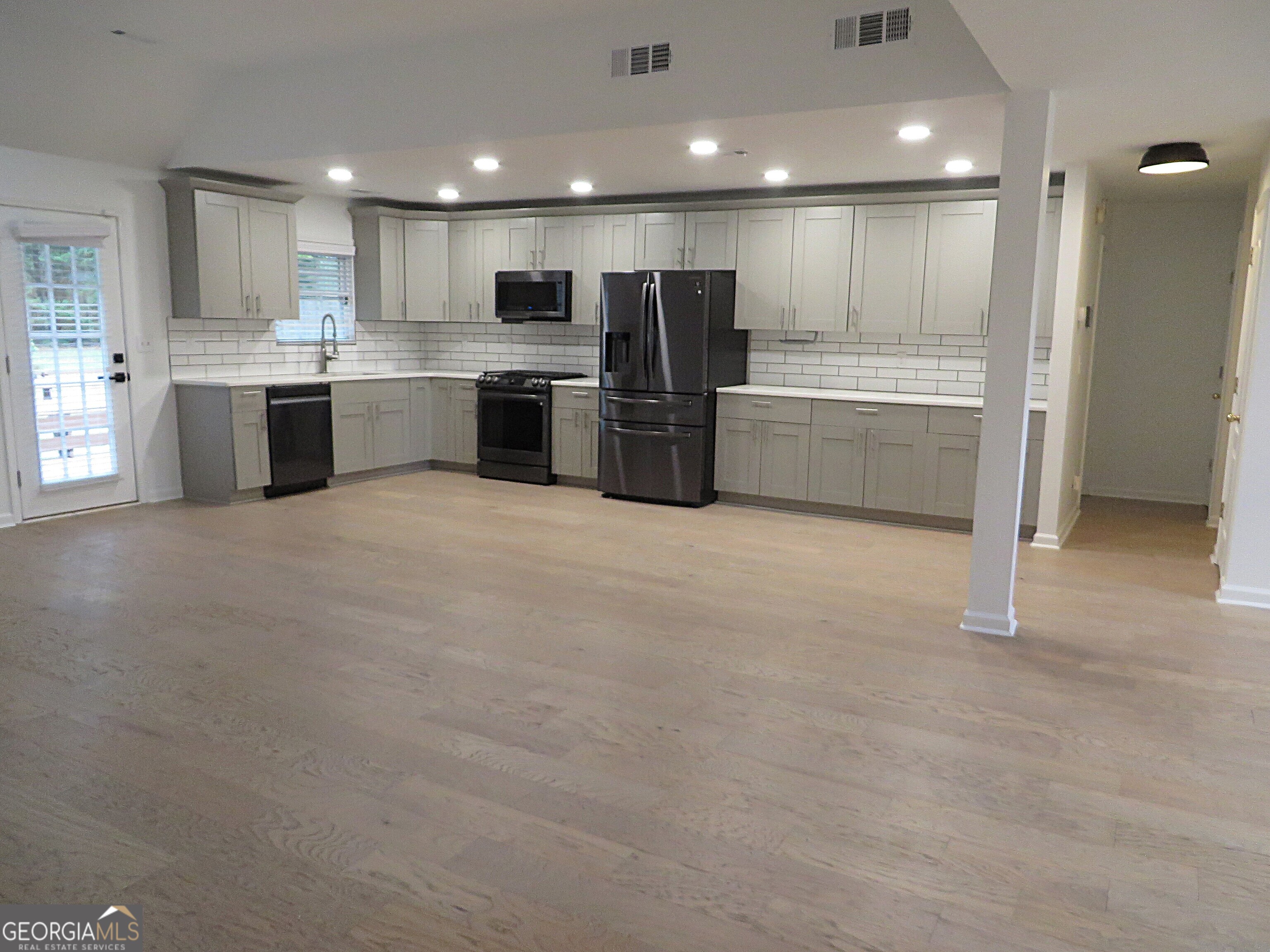 300 Rampart Street Property Photo 6