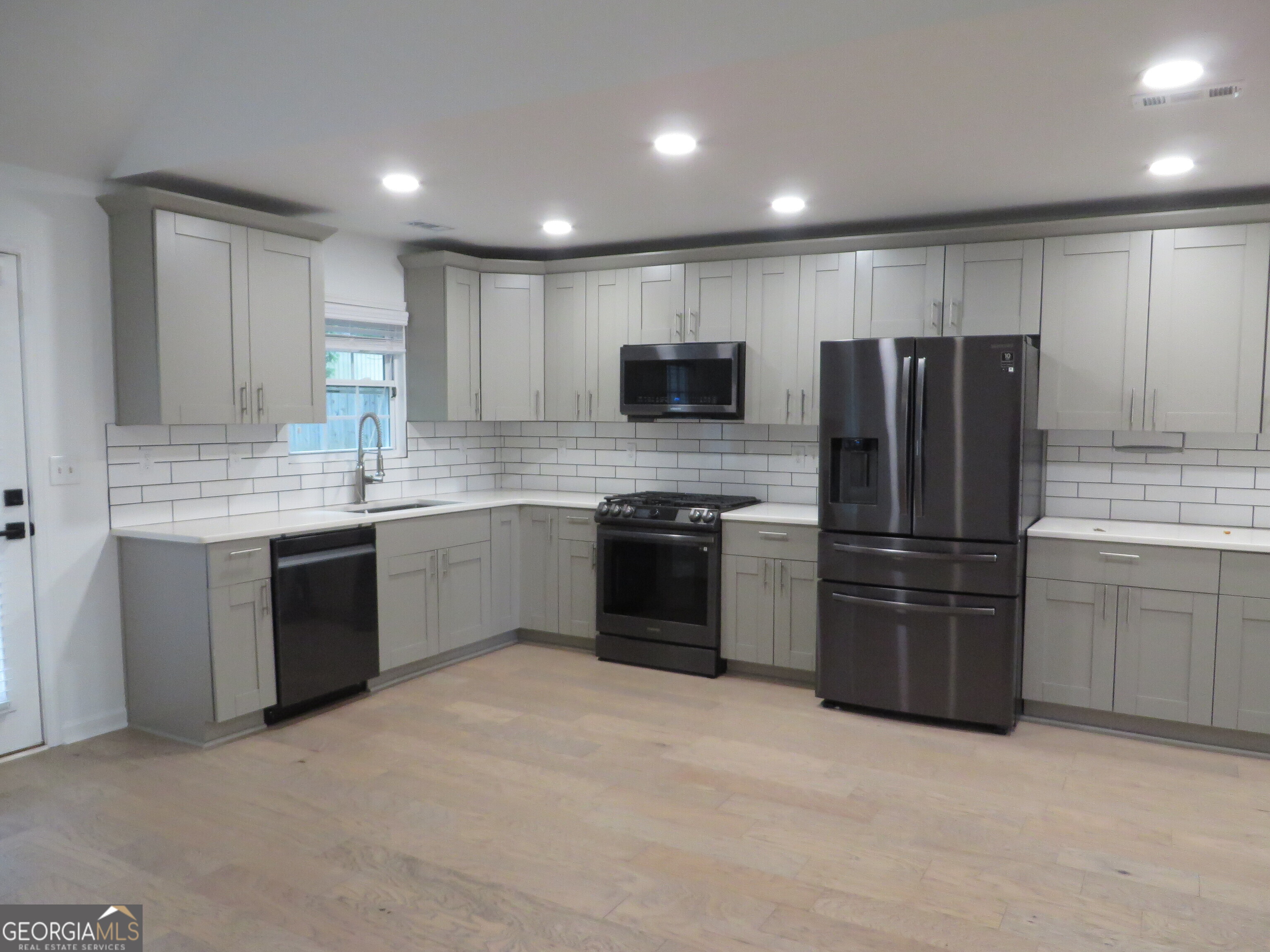 300 Rampart Street Property Photo 9