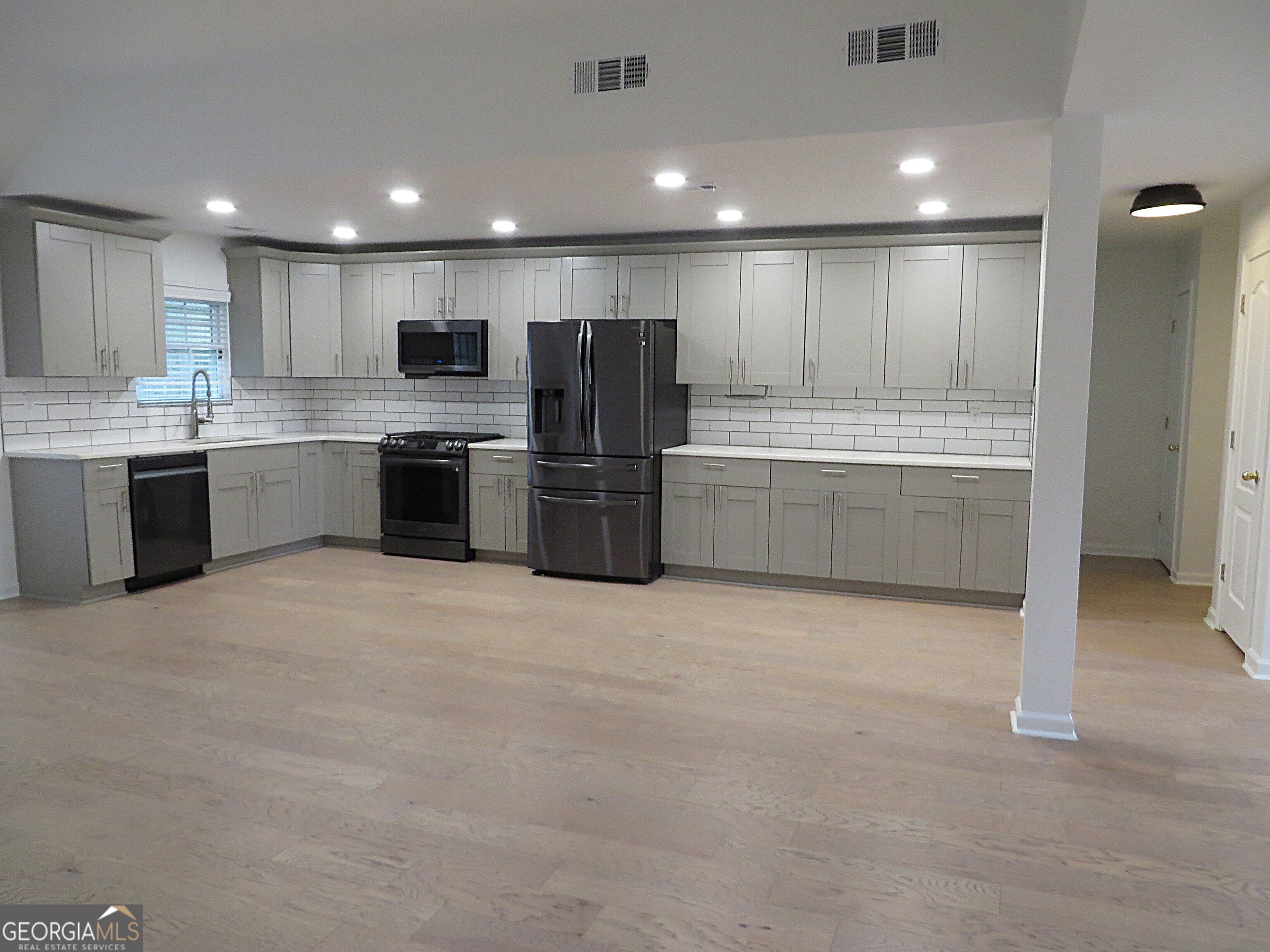 300 Rampart Street Property Photo 11