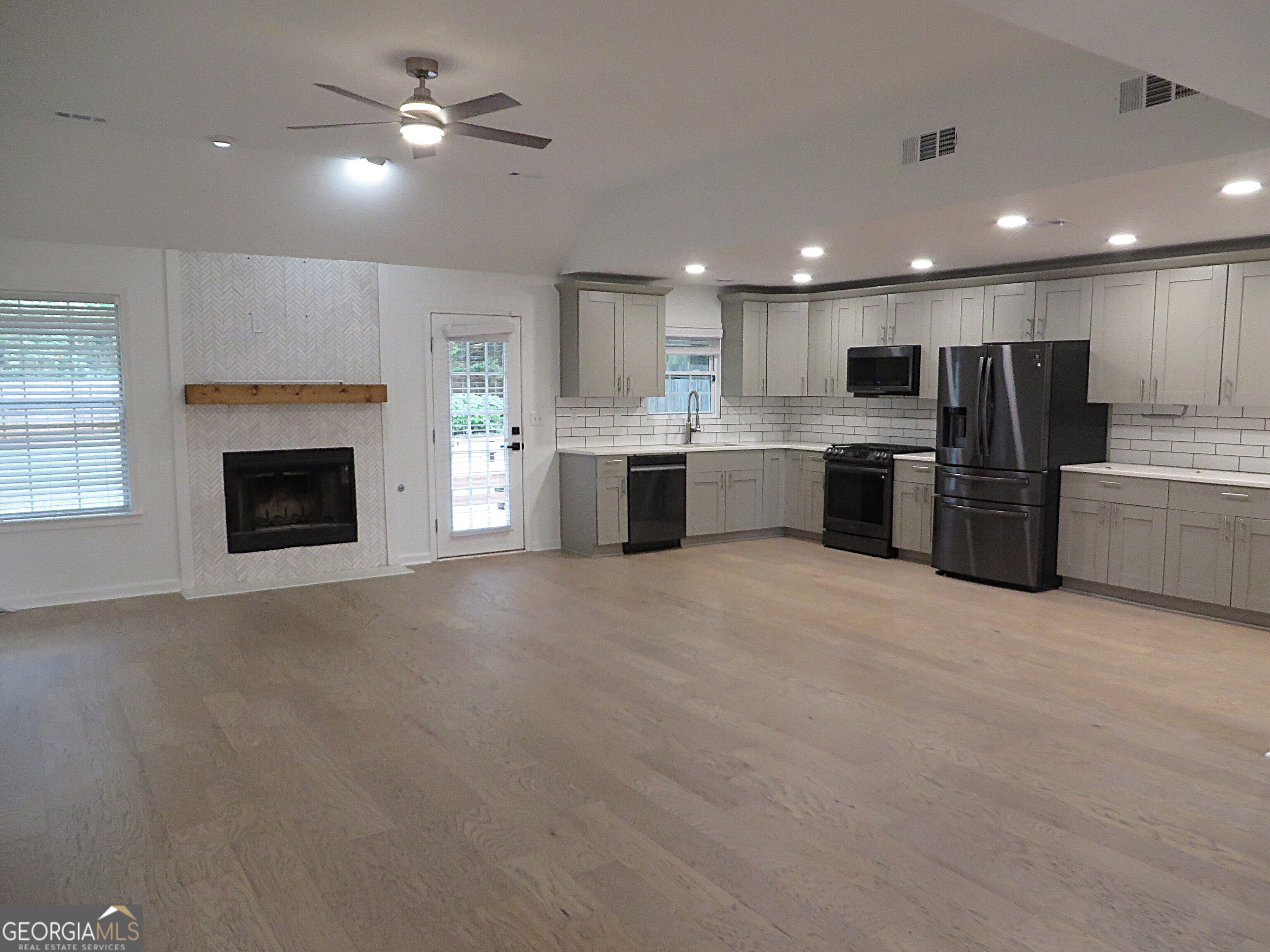300 Rampart Street Property Photo 12