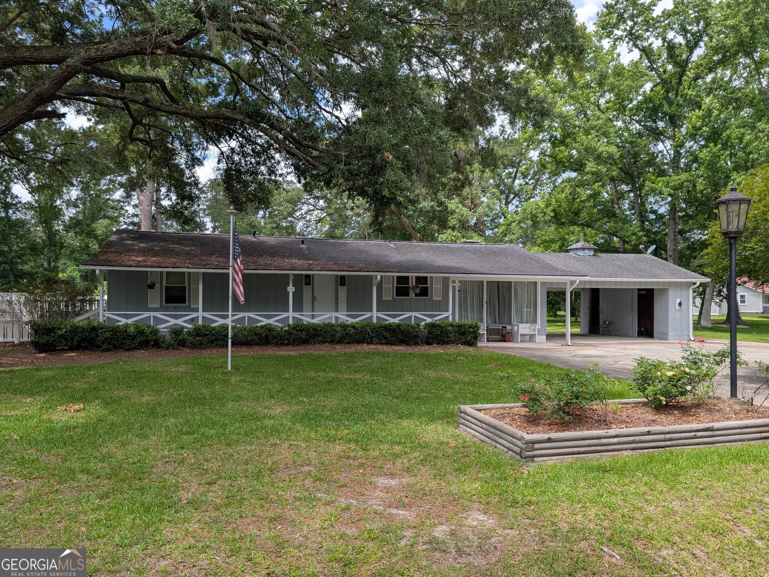 642 Island Drive Property Photo 1
