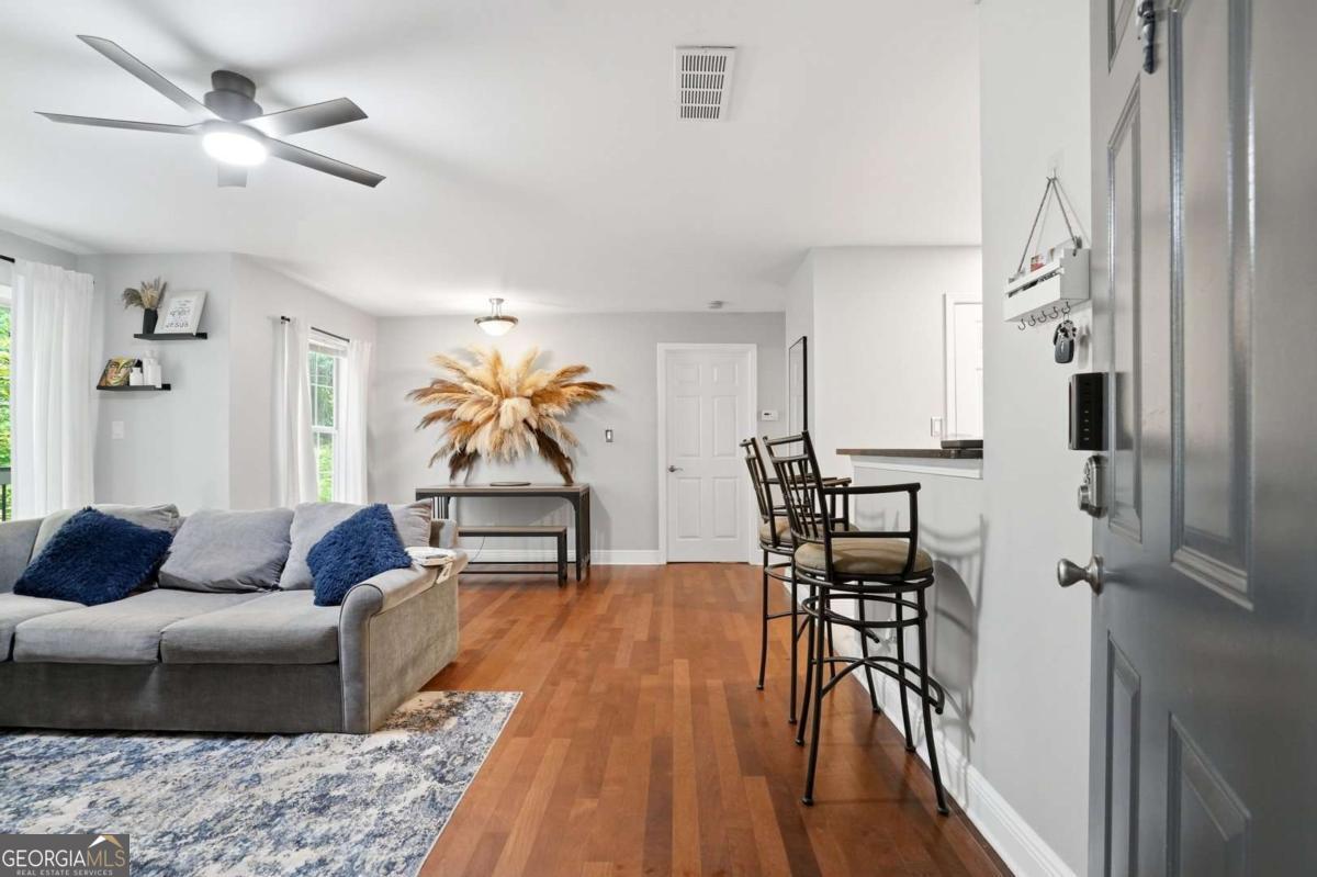 1204 Santa Fe Parkway # R Property Photo 3