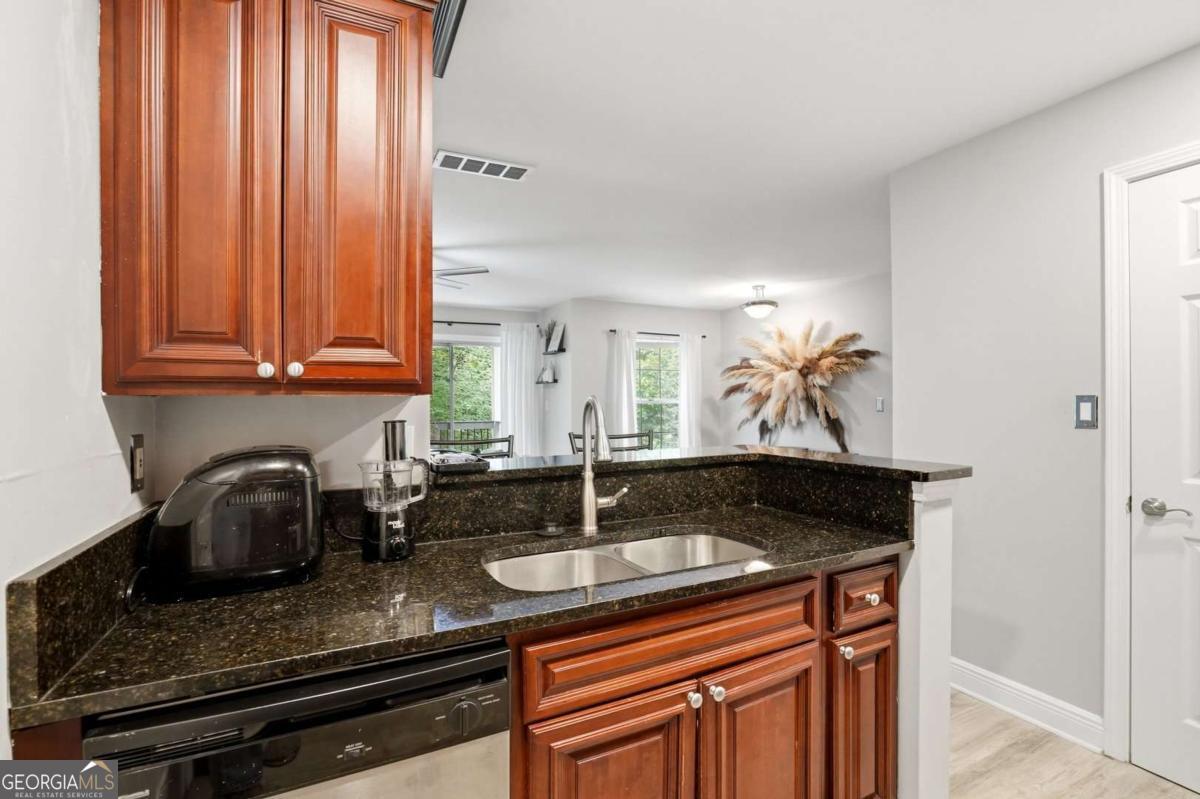 1204 Santa Fe Parkway # R Property Photo 7