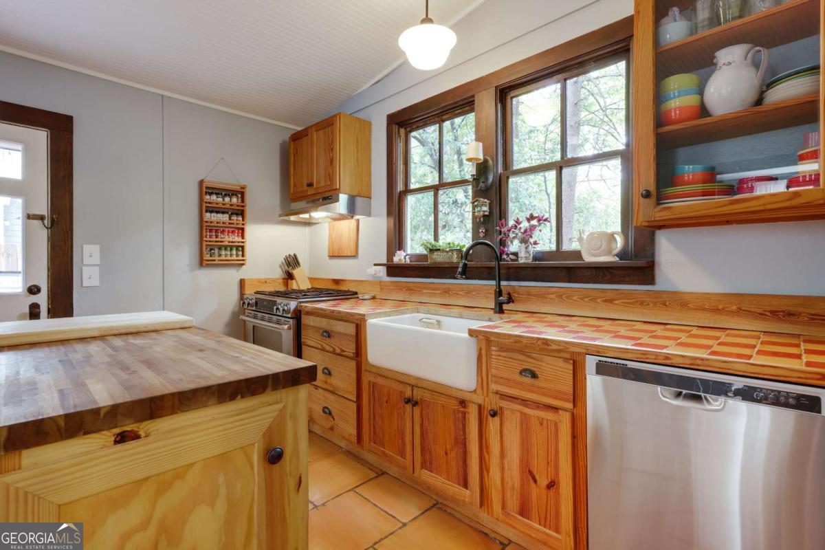 905 Oglethorpe Avenue Property Photo 4