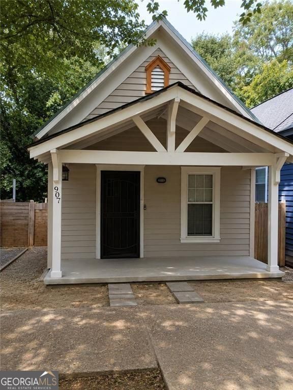 907 Smith Street SW Property Photo 1