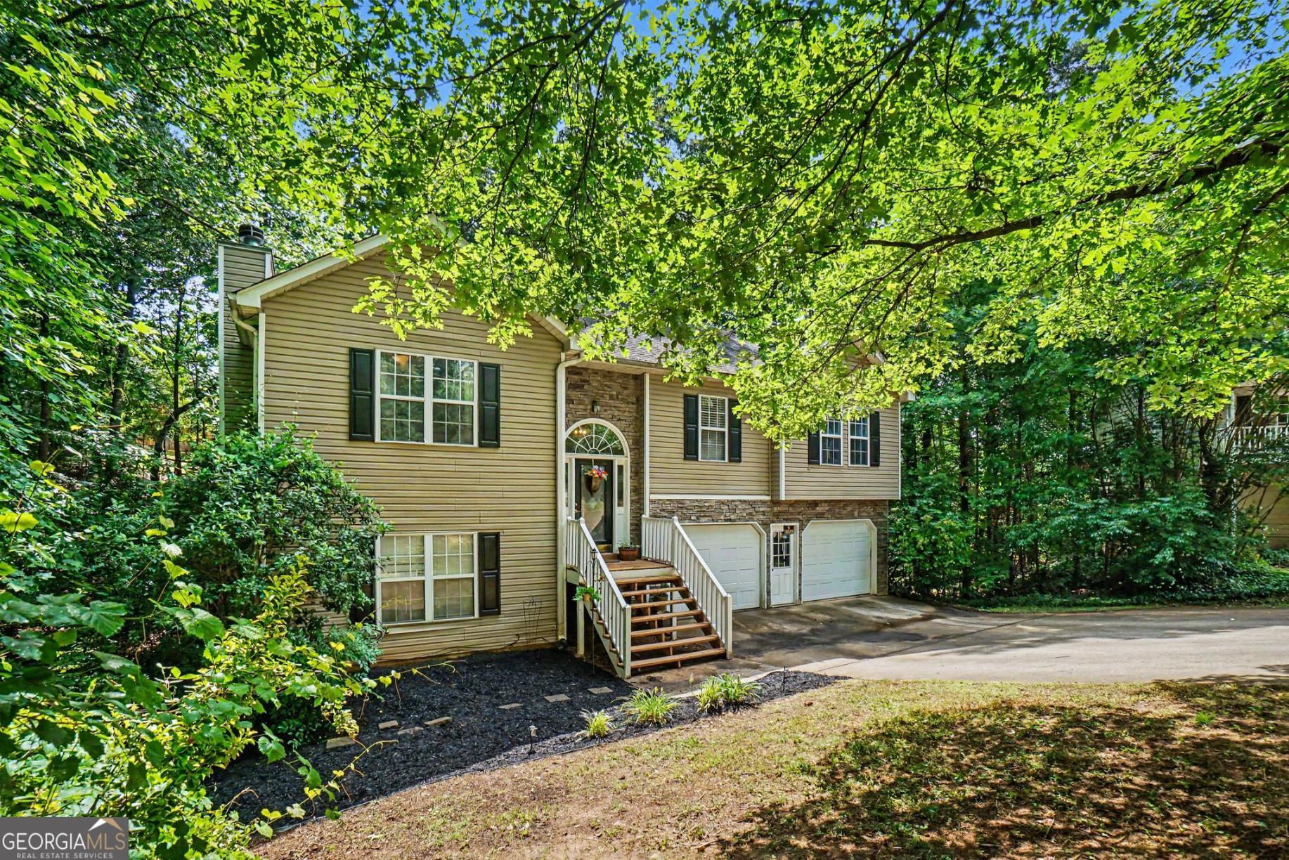 306 Queensbury Walk Property Photo 2