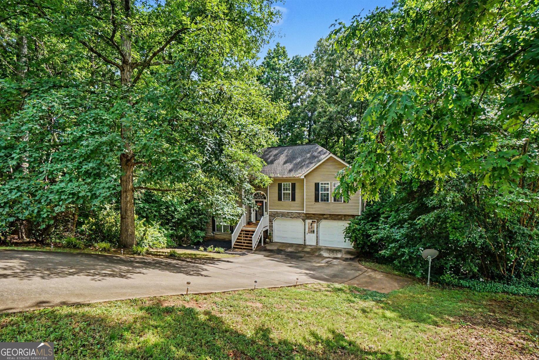 306 Queensbury Walk Property Photo 3
