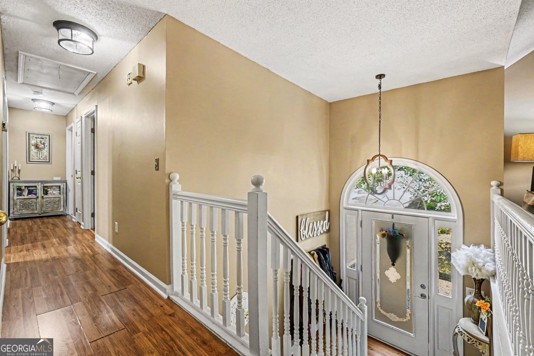 306 Queensbury Walk Property Photo 5