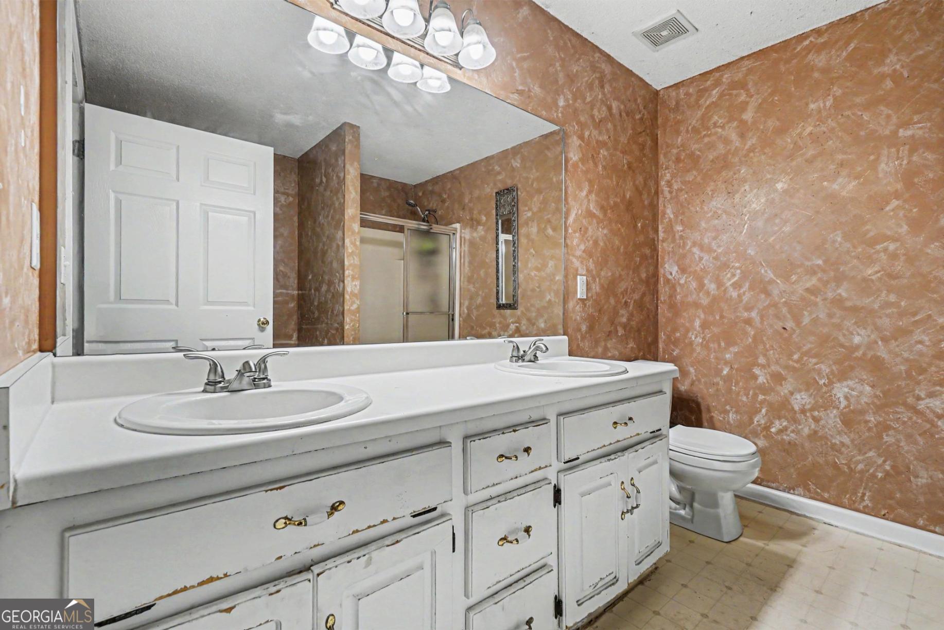 306 Queensbury Walk Property Photo 23