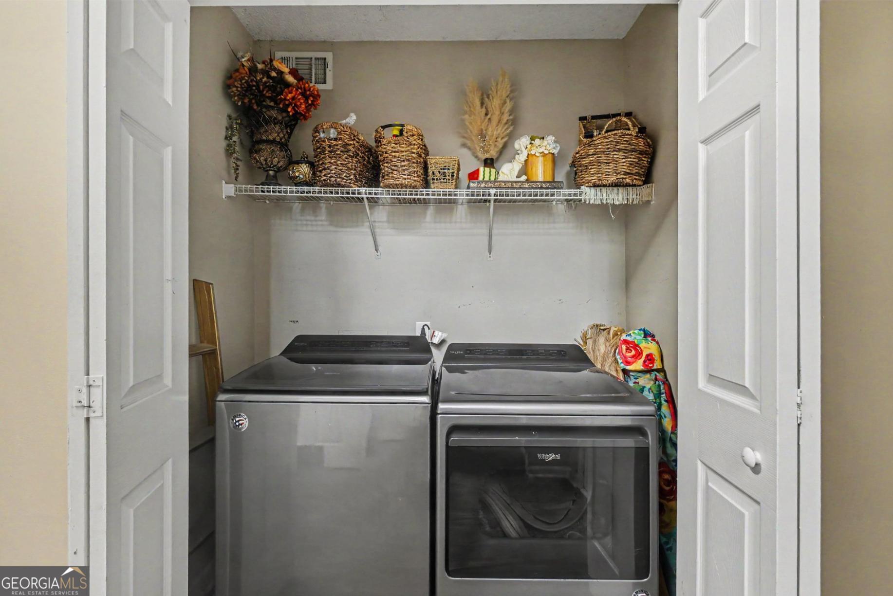 306 Queensbury Walk Property Photo 27