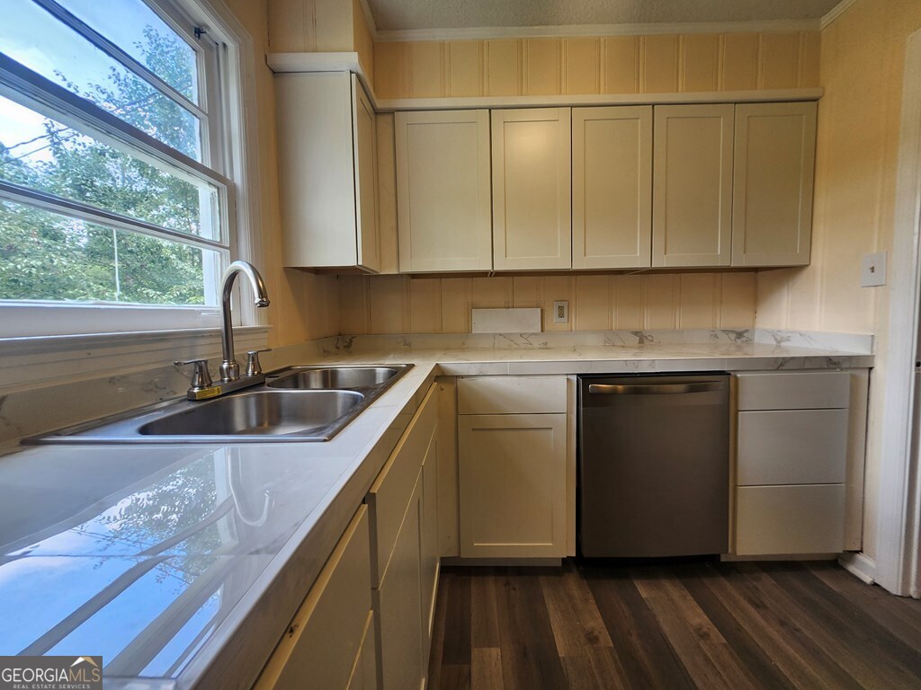 1821 Samford Drive Property Photo 4
