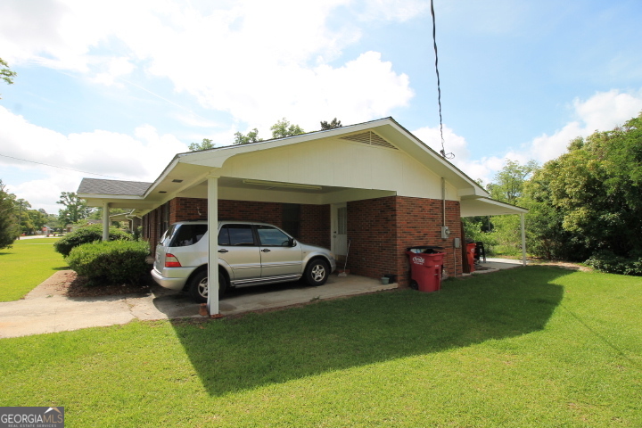 114 W 8th Street Property Photo 5