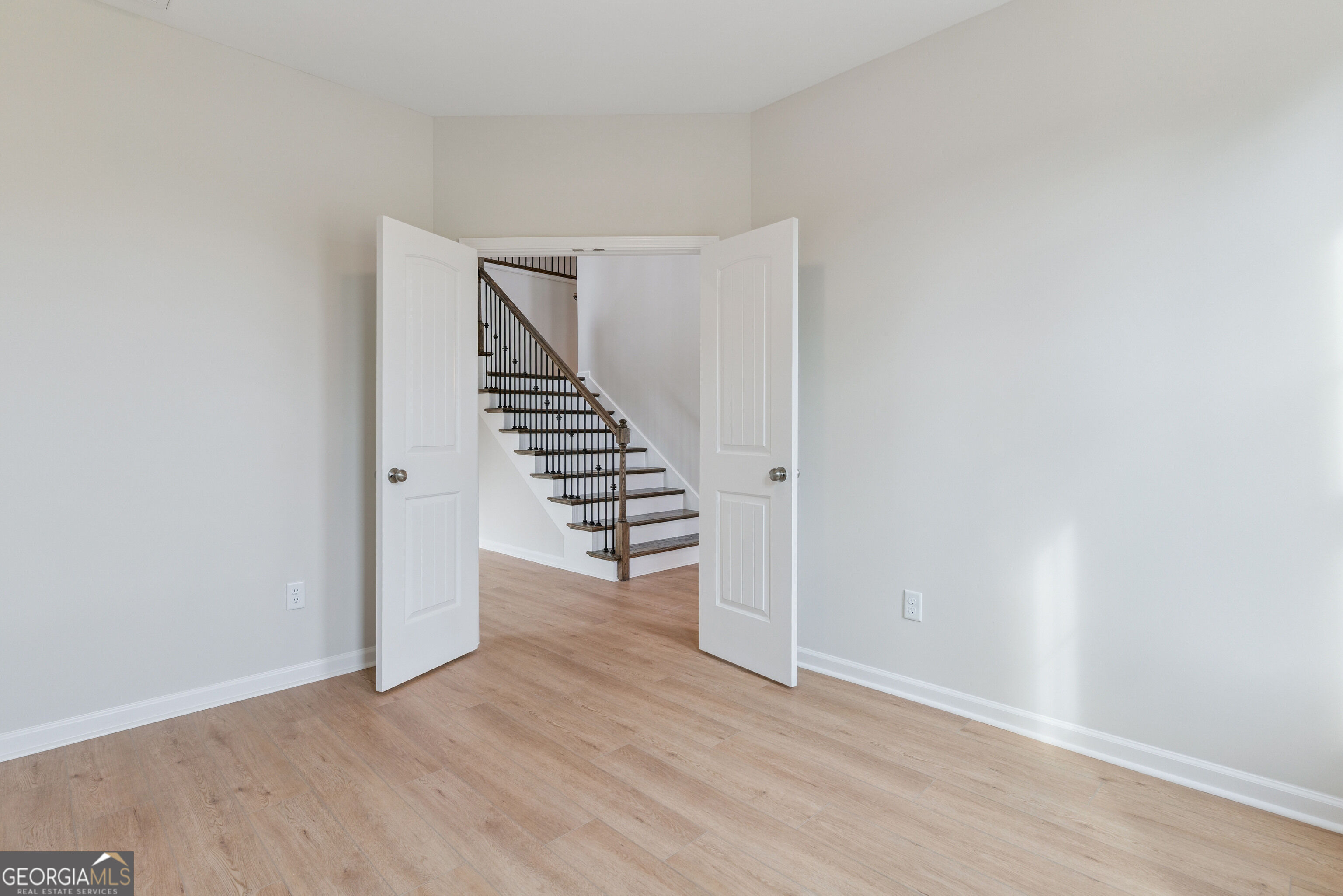 401 Yardarm Lane Property Photo 5