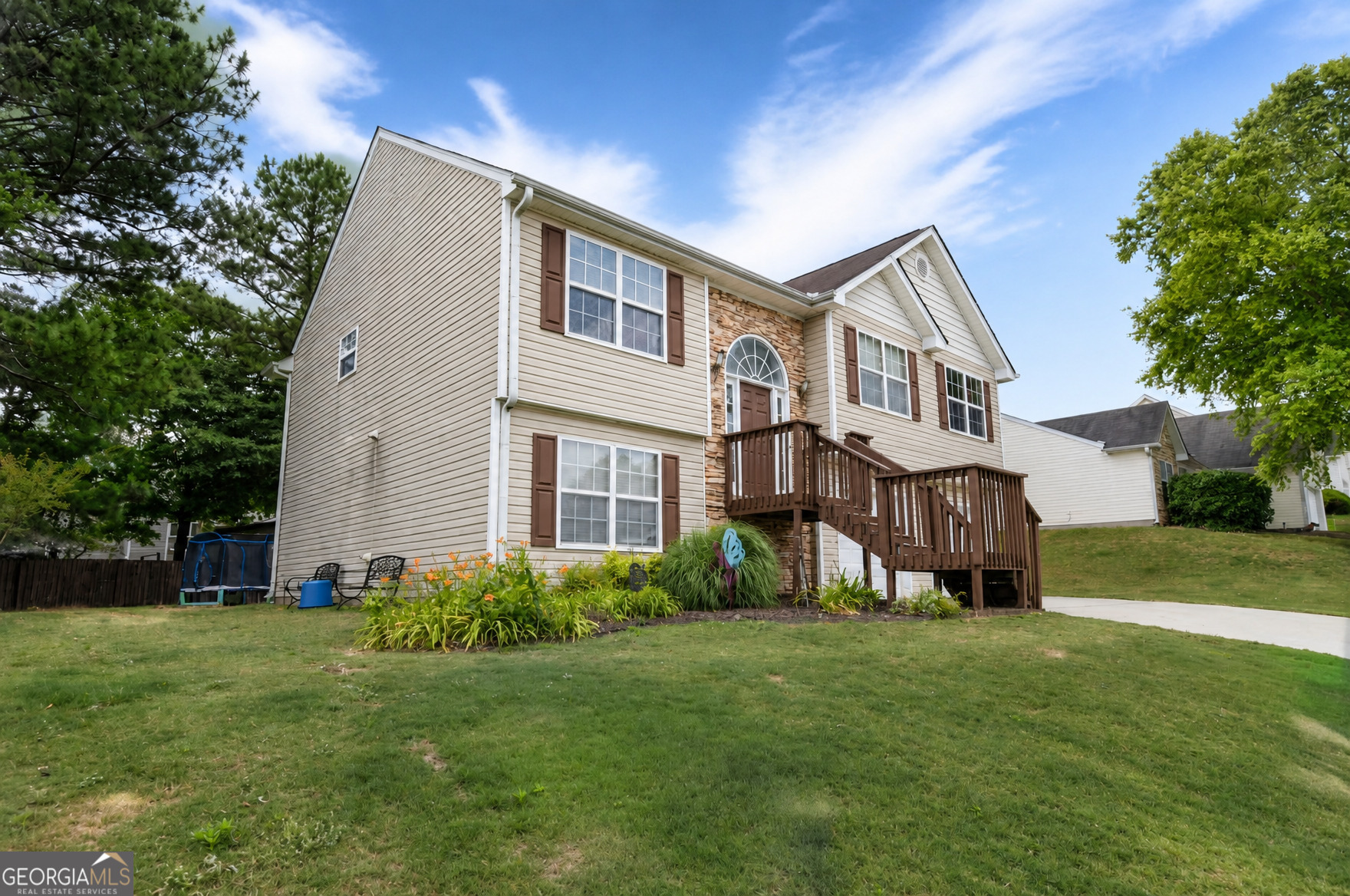 912 Kendall Park Drive Property Photo 1