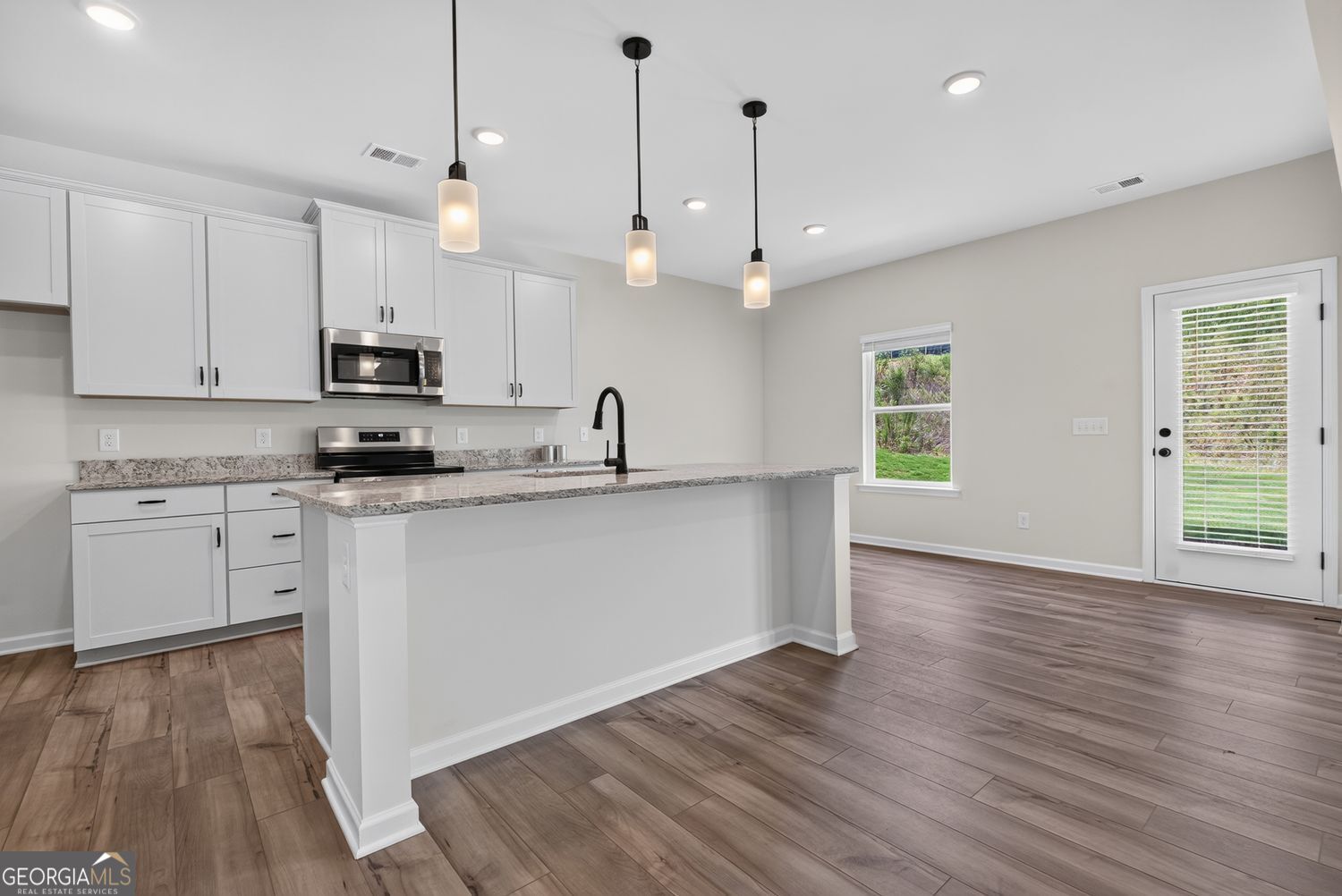 106 Shire Loop Property Photo 6