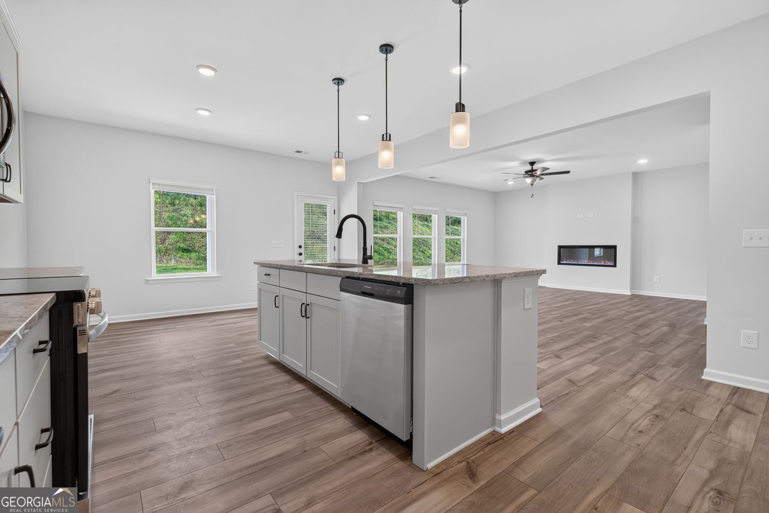 106 Shire Loop Property Photo 7