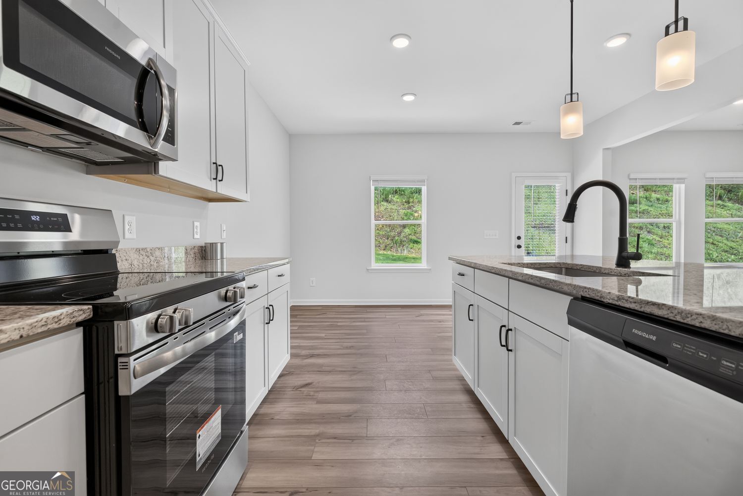 106 Shire Loop Property Photo 8