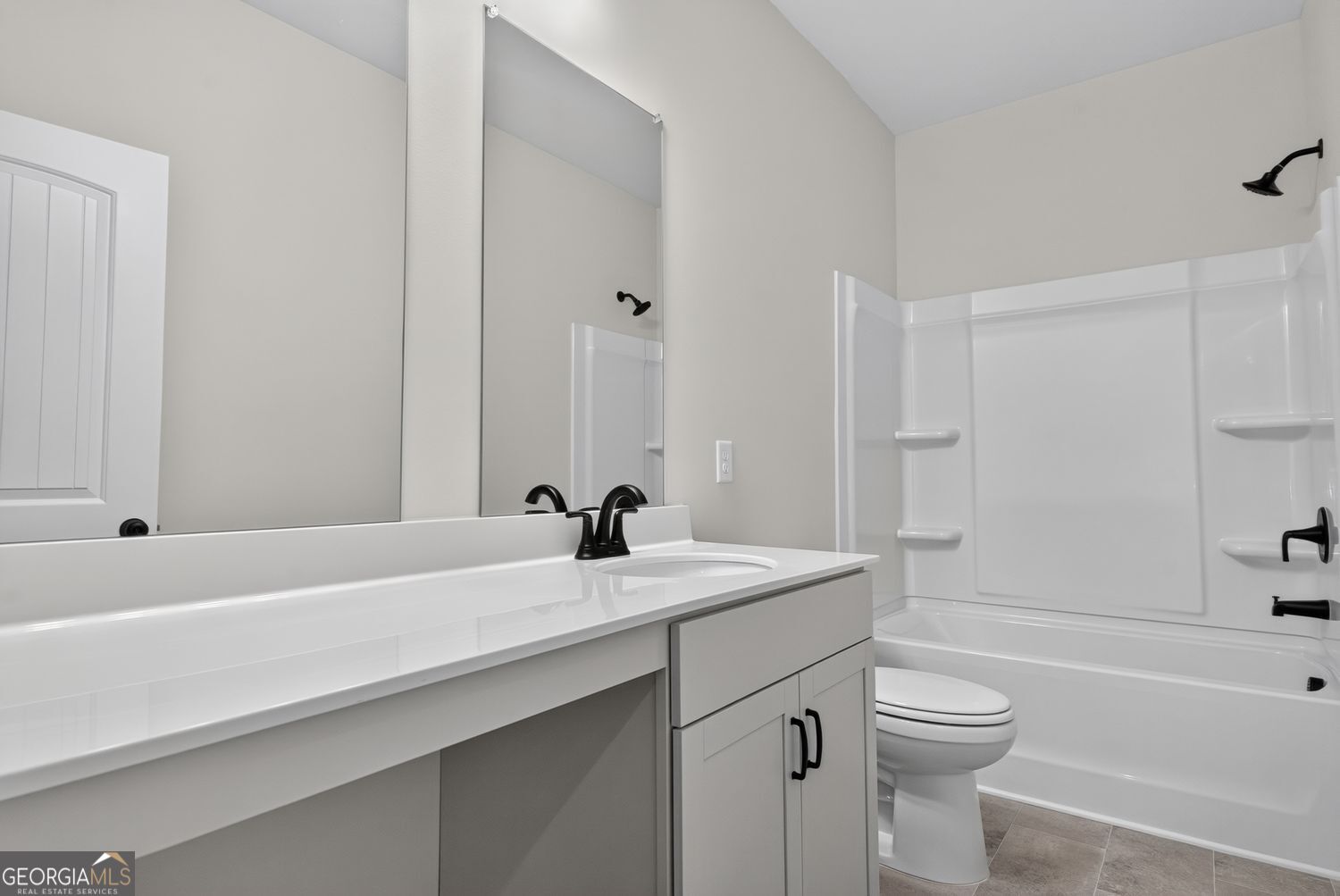 106 Shire Loop Property Photo 32