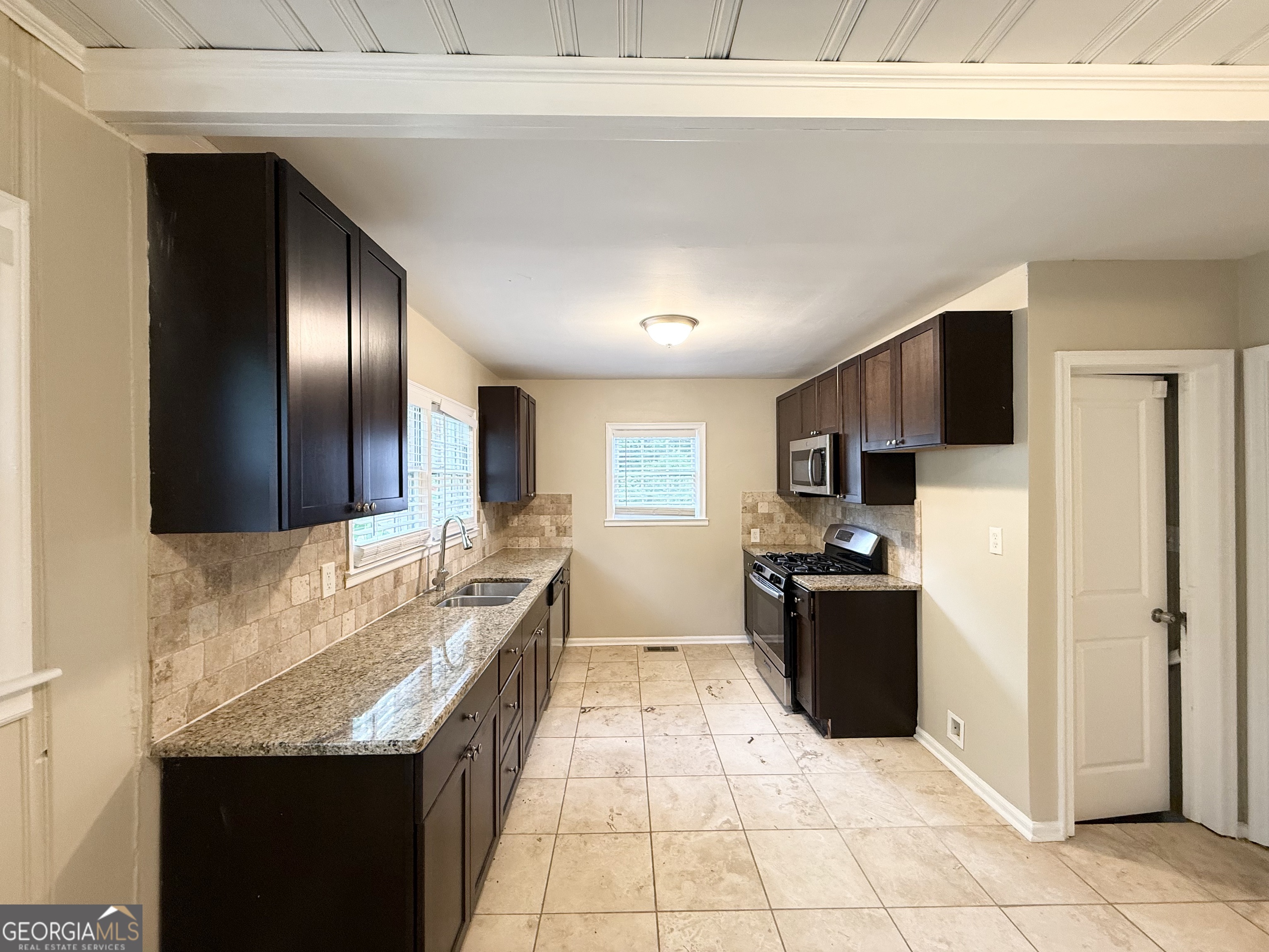 2487 Sylvan Road Property Photo 9