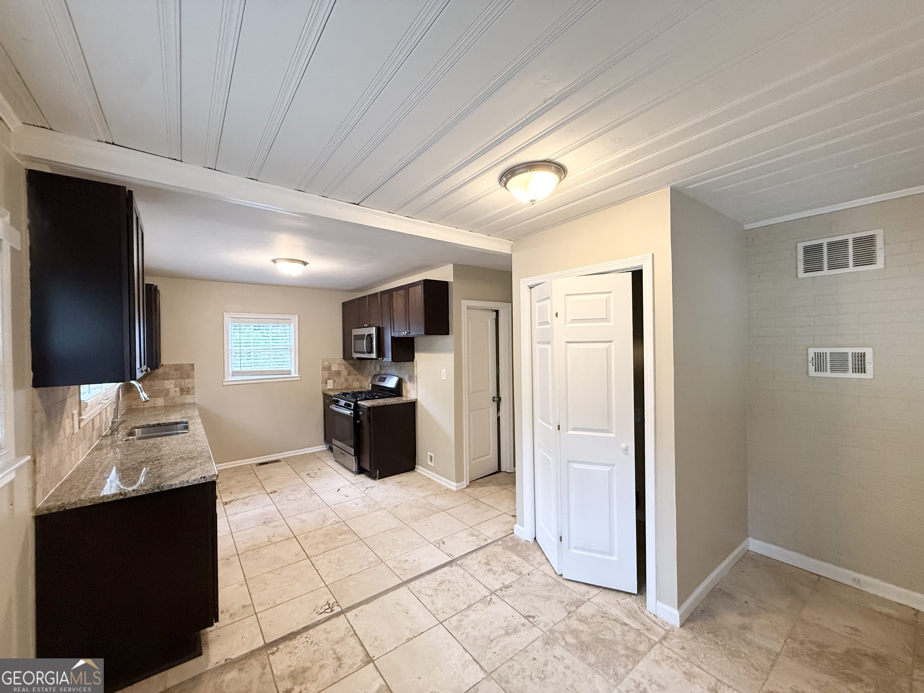2487 Sylvan Road Property Photo 11