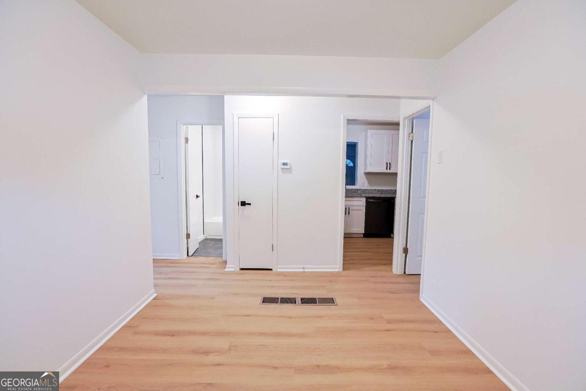 252 Whitworth Drive Sw Property Photo 3