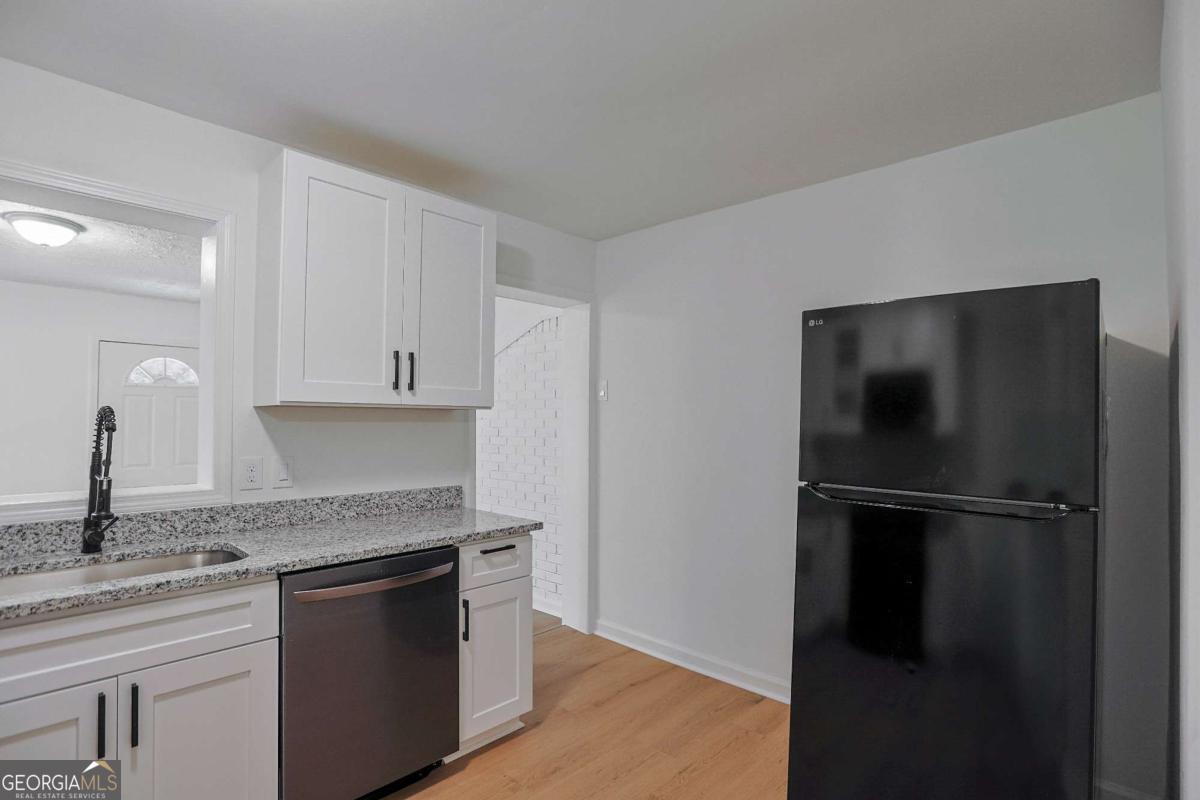 252 Whitworth Drive Sw Property Photo 5