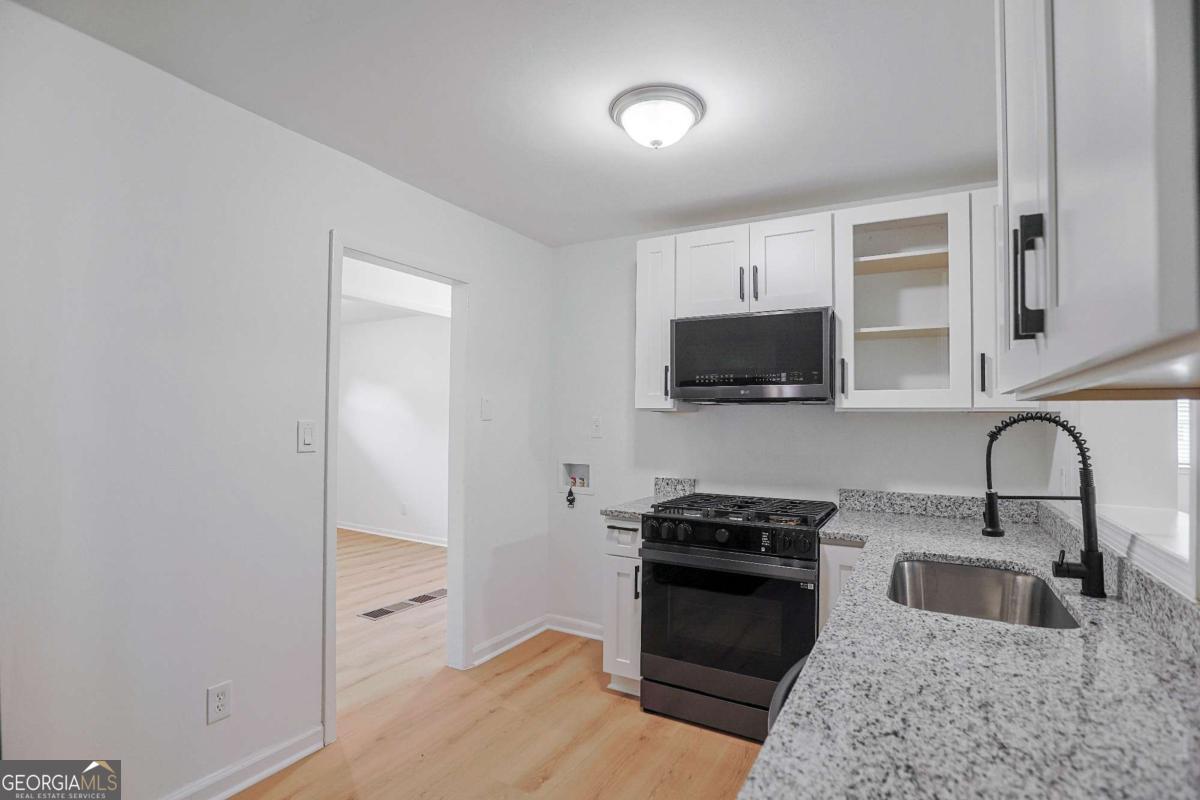 252 Whitworth Drive Sw Property Photo 6
