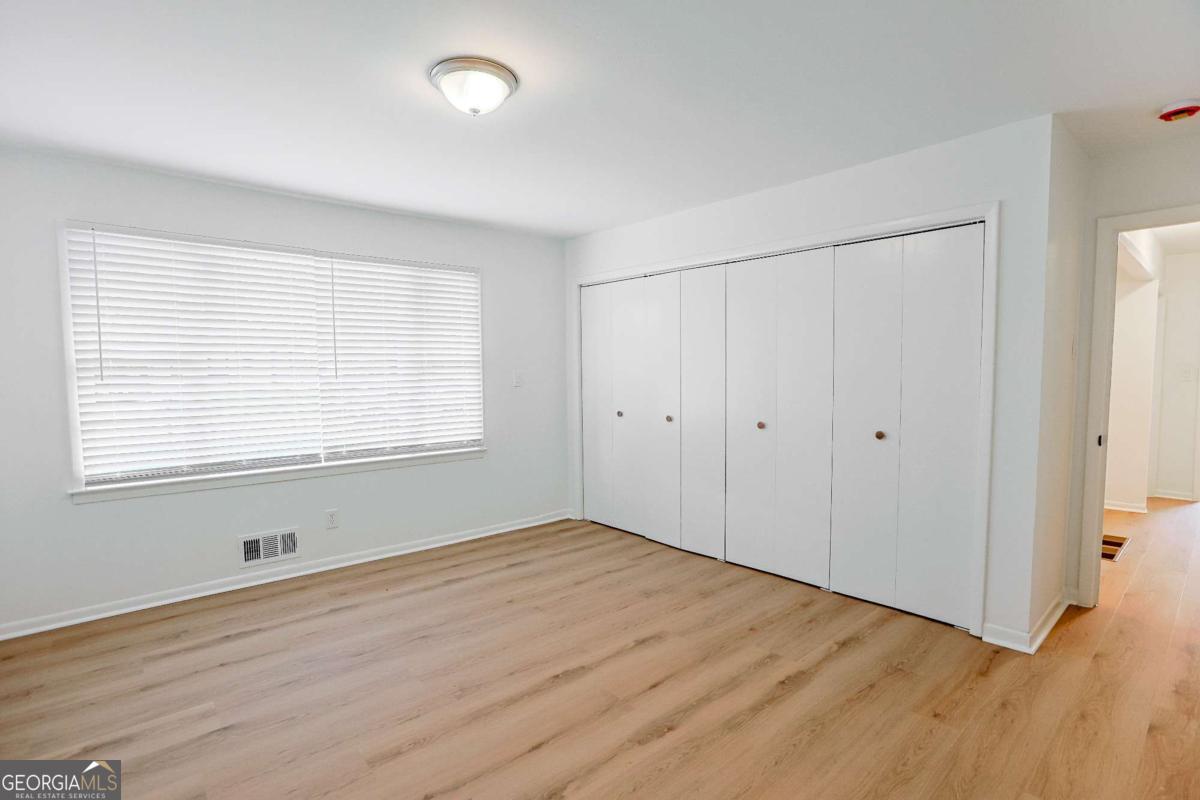 252 Whitworth Drive Sw Property Photo 8