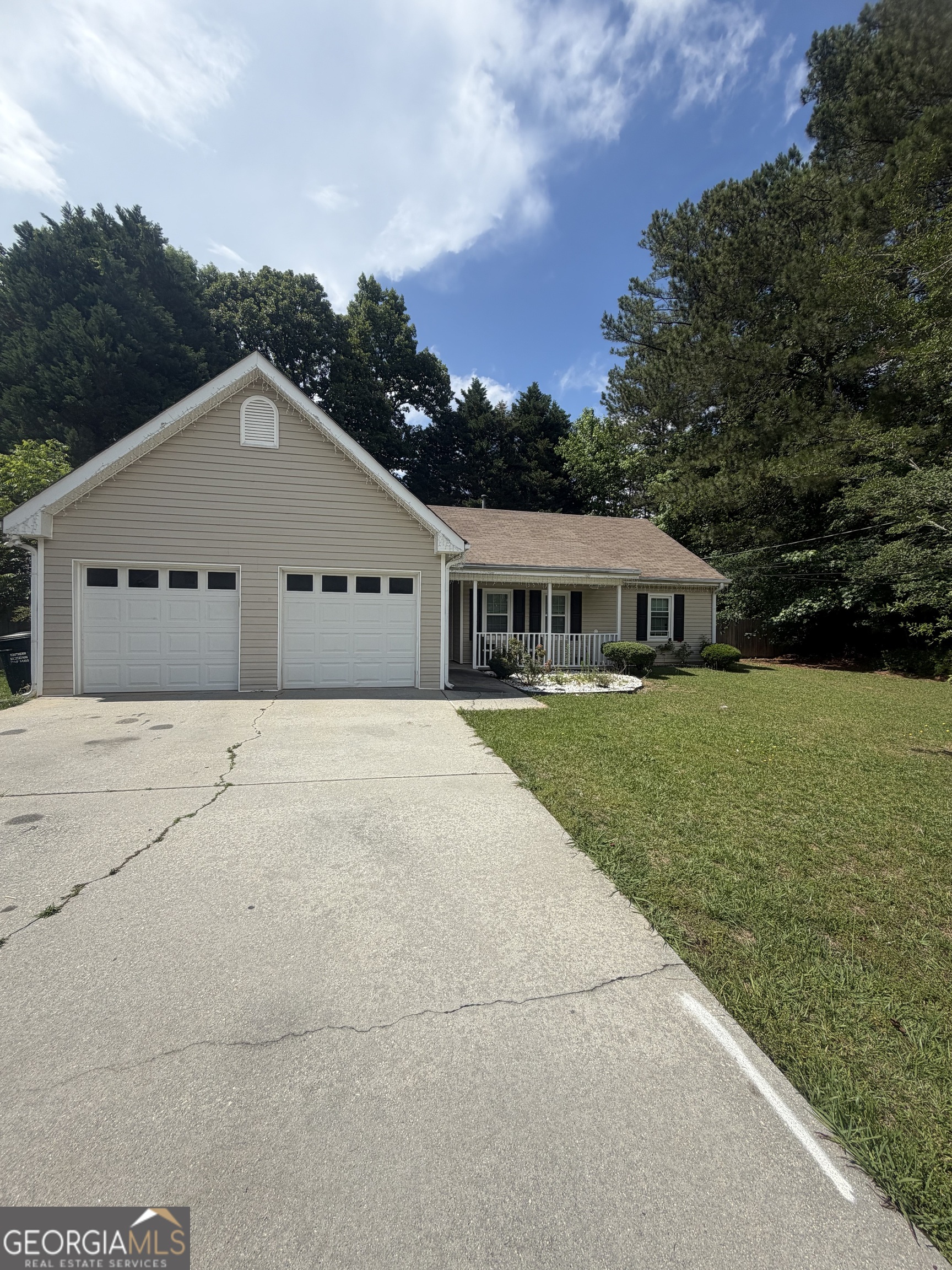 910 Burning Bush Drive Property Photo 1