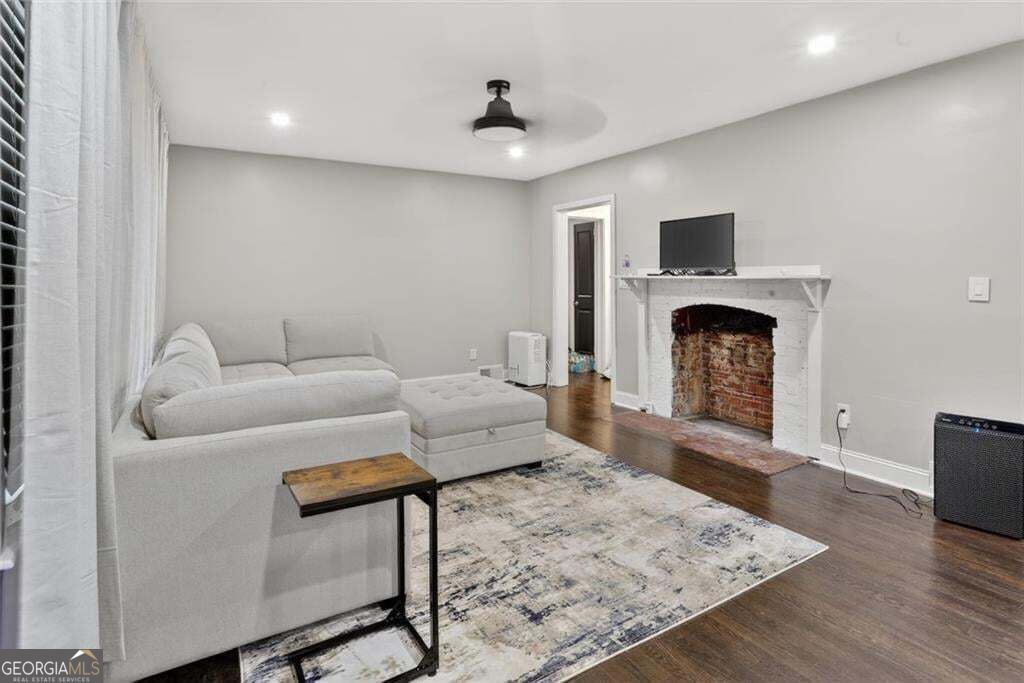 2123 Juanita Street Property Photo 6