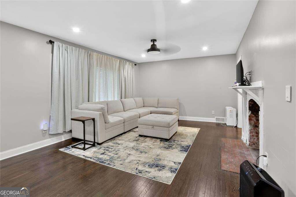 2123 Juanita Street Property Photo 8