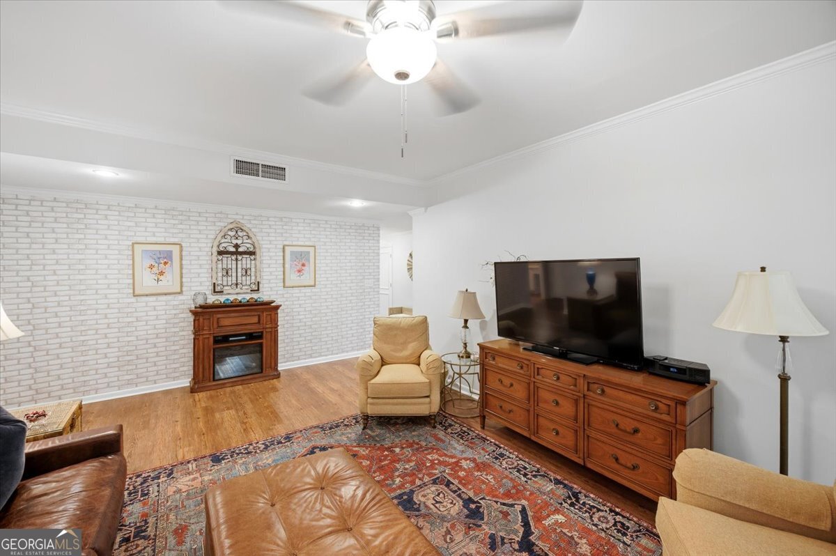 4909 Rivoli Drive # C Property Photo 8