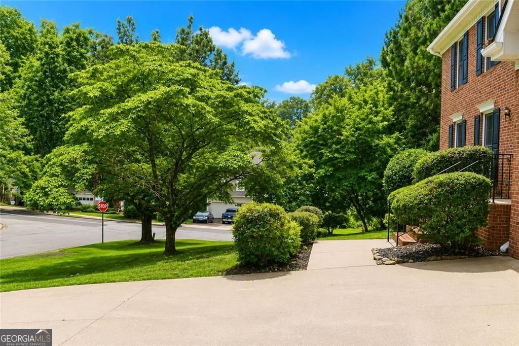 3501 Eastpines Way Property Photo 7