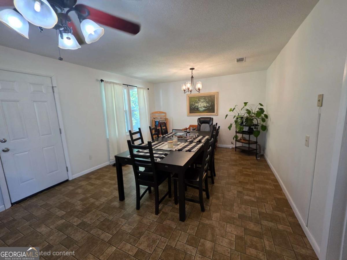 110 W Broad Property Photo 4