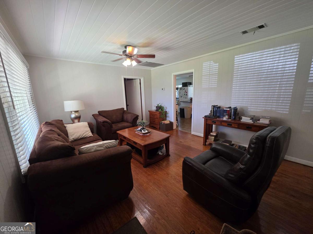 110 W Broad Property Photo 5