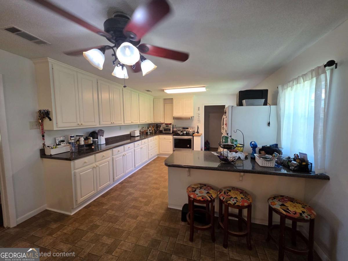 110 W Broad Property Photo 6