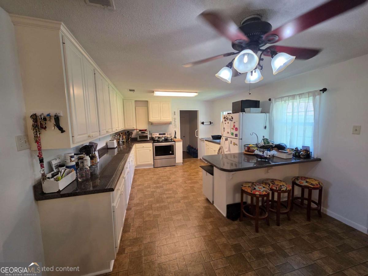 110 W Broad Property Photo 7