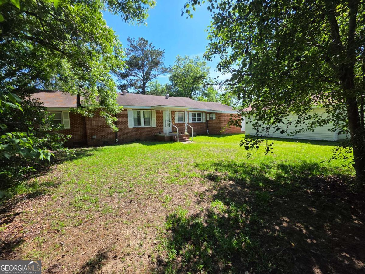 110 W Broad Property Photo 18
