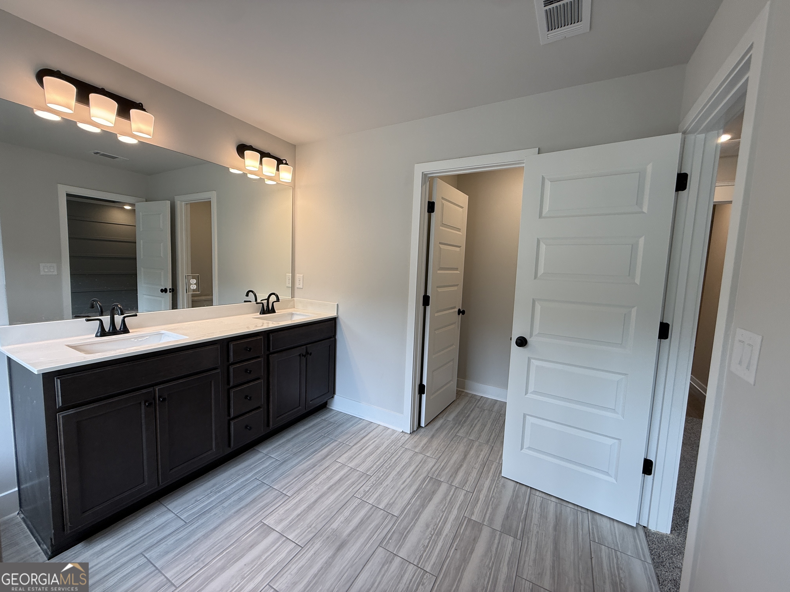 321 Brook Landing Circle Property Photo 32