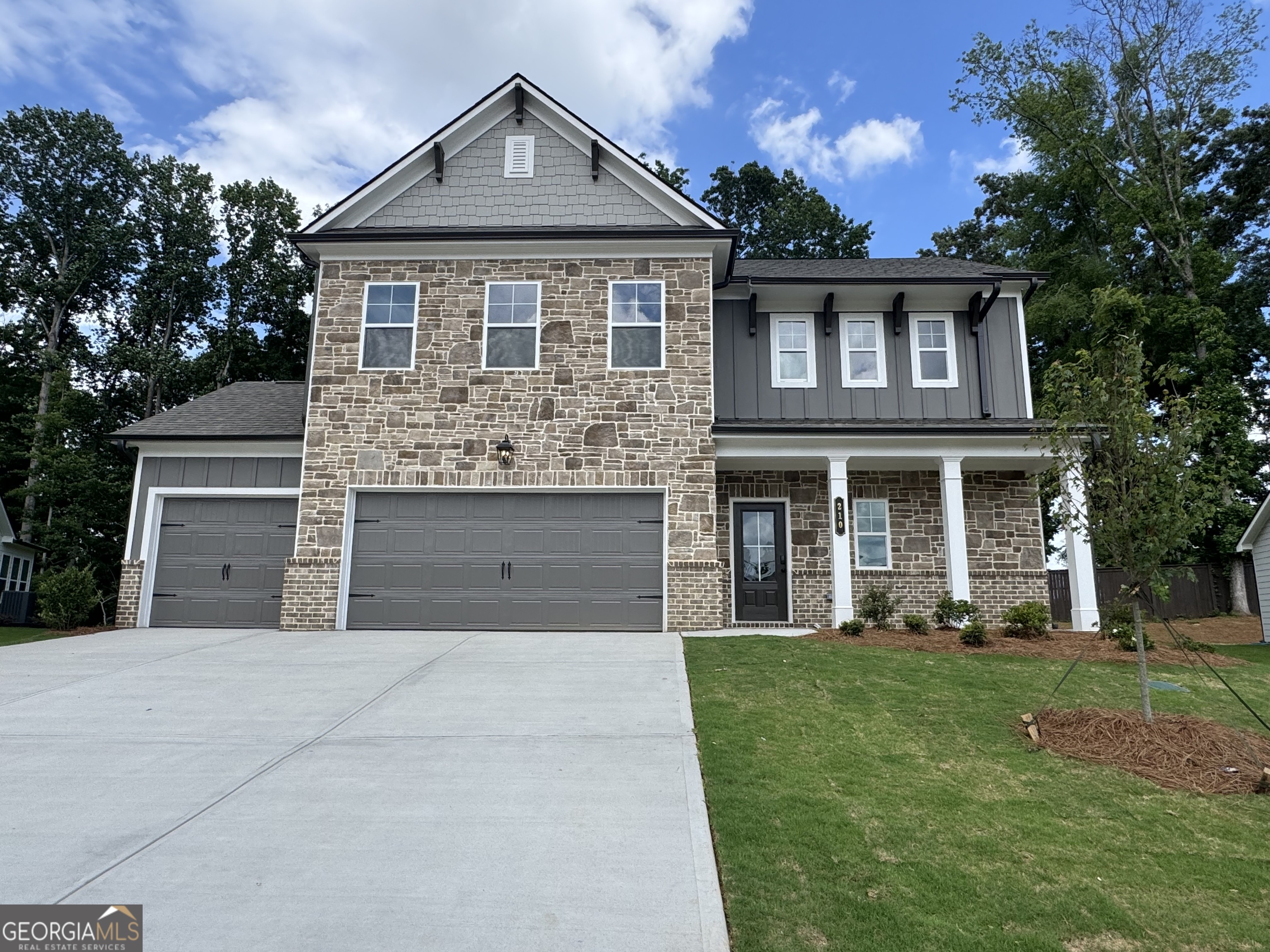 210 Rosewood Park Drive Property Photo 1