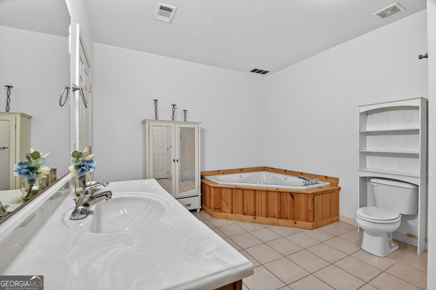 141 Gallery Court Property Photo 33
