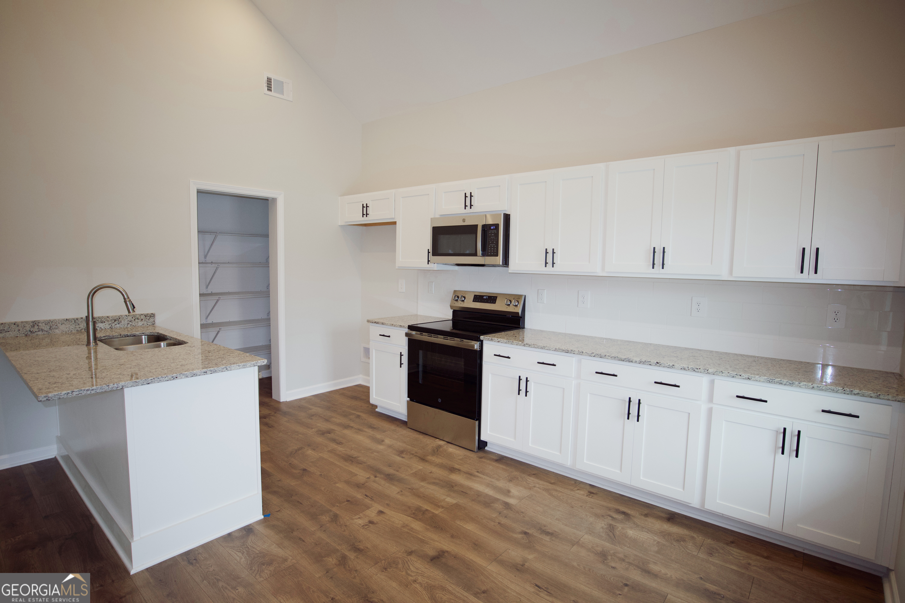 14 Lake Shore Loop Property Photo 7