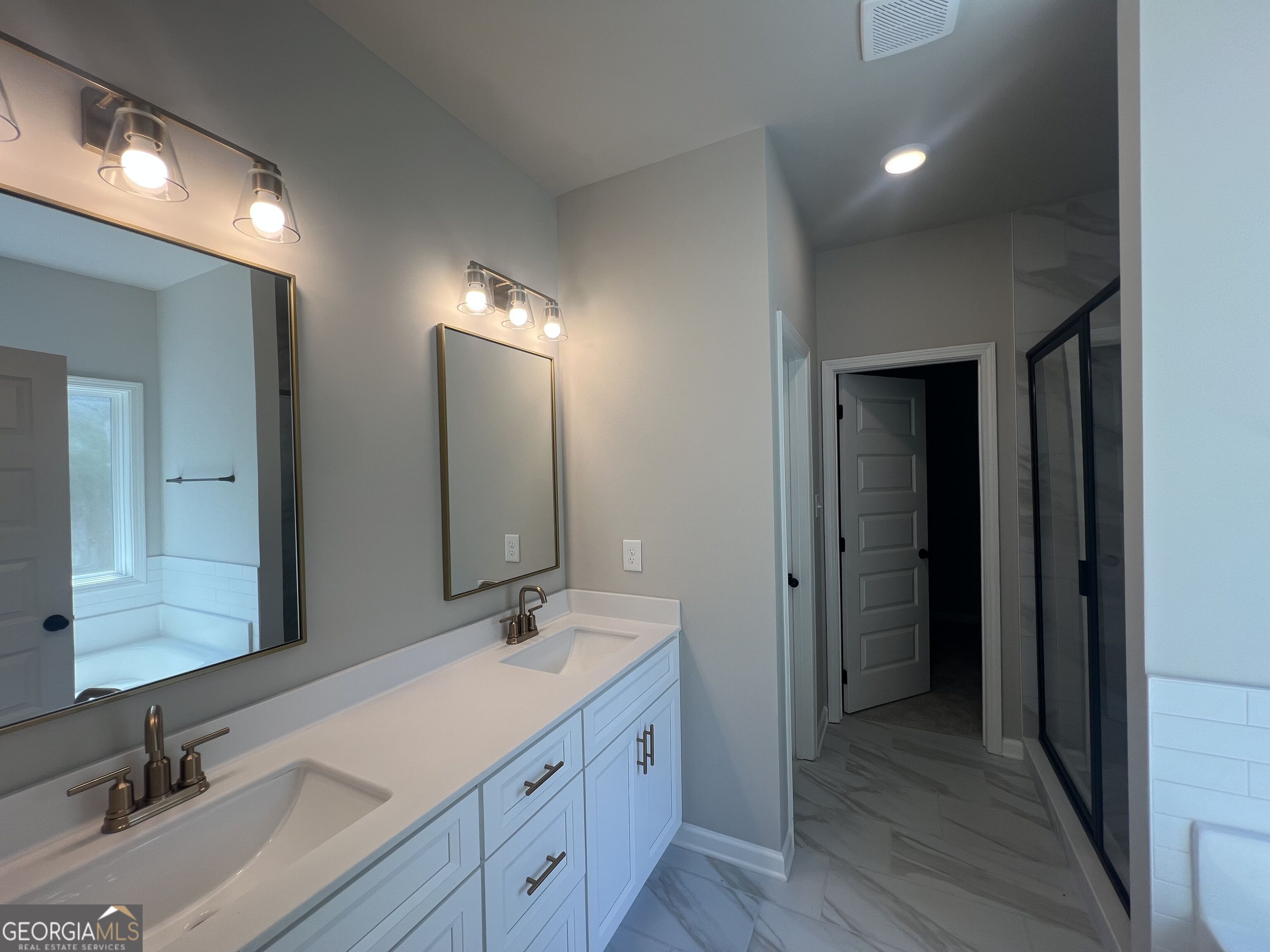61 Root Drive # 18 Property Photo 17